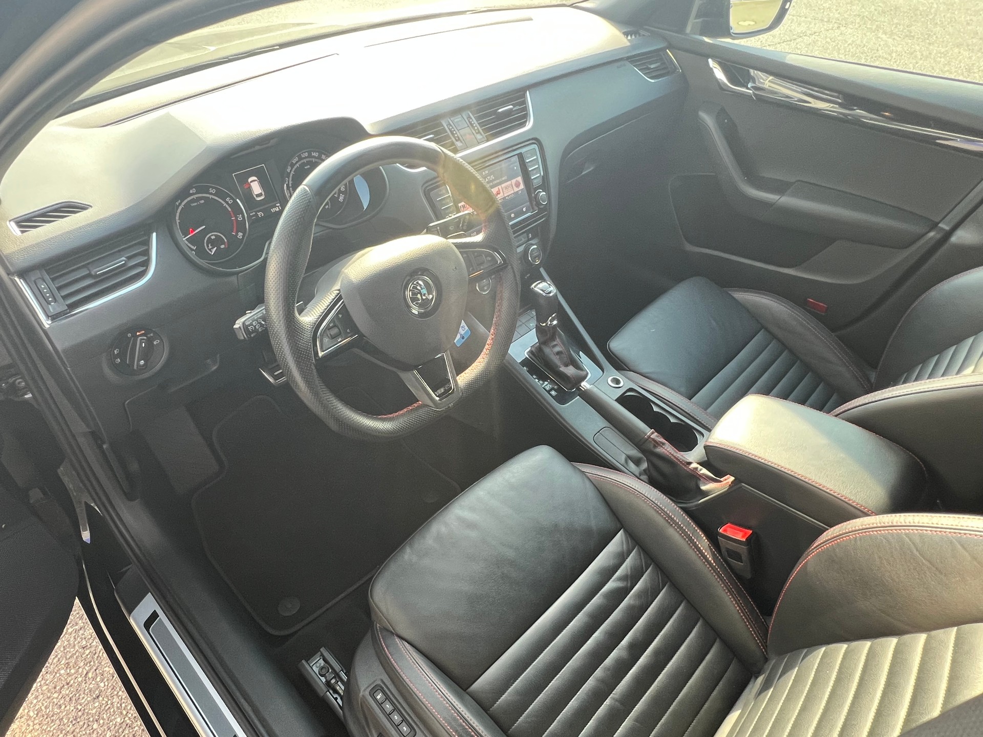 SKODA Octavia Combi 2.0 TSI RS230 DSG-image-8