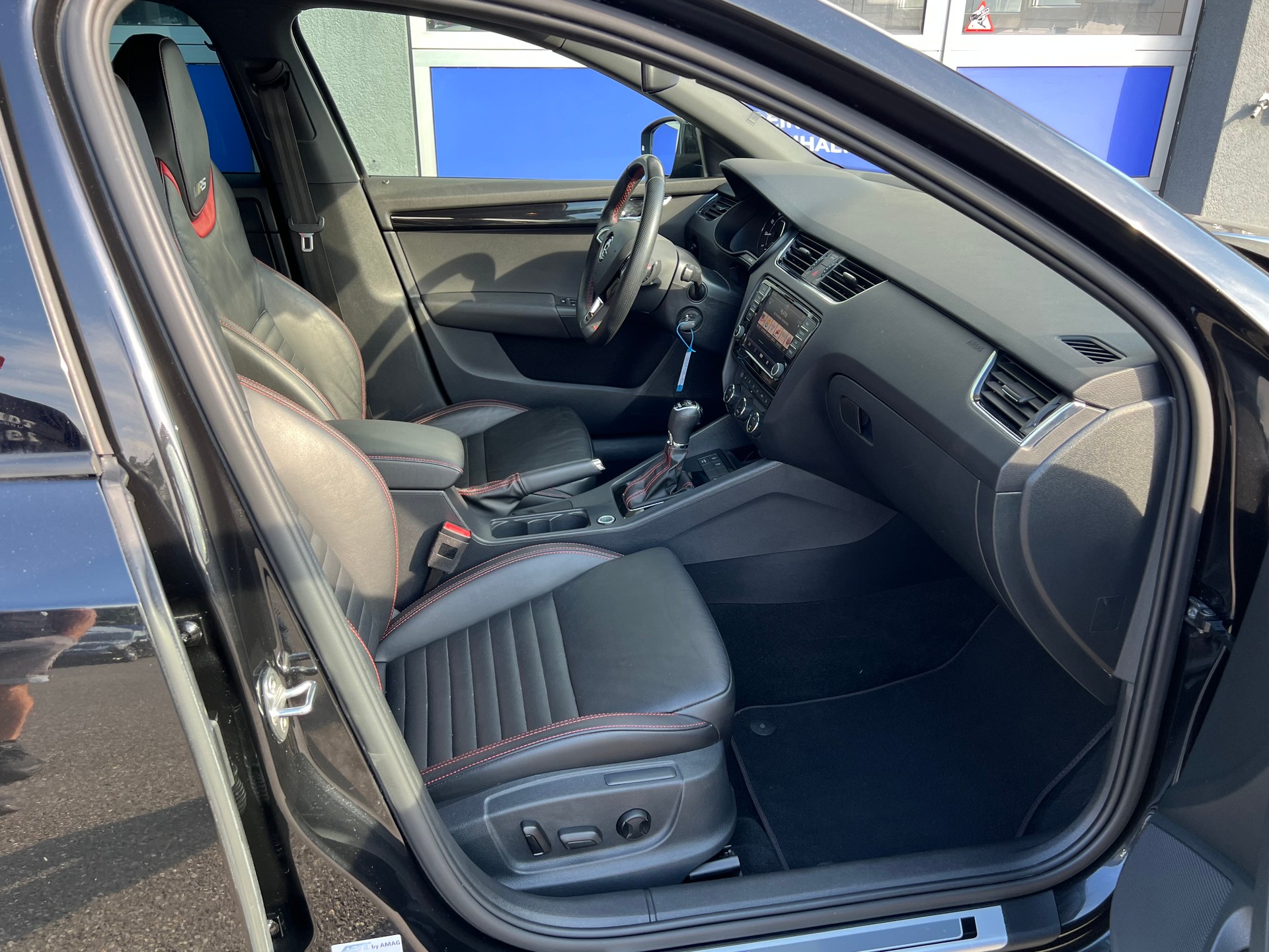 SKODA Octavia Combi 2.0 TSI RS230 DSG-image-13