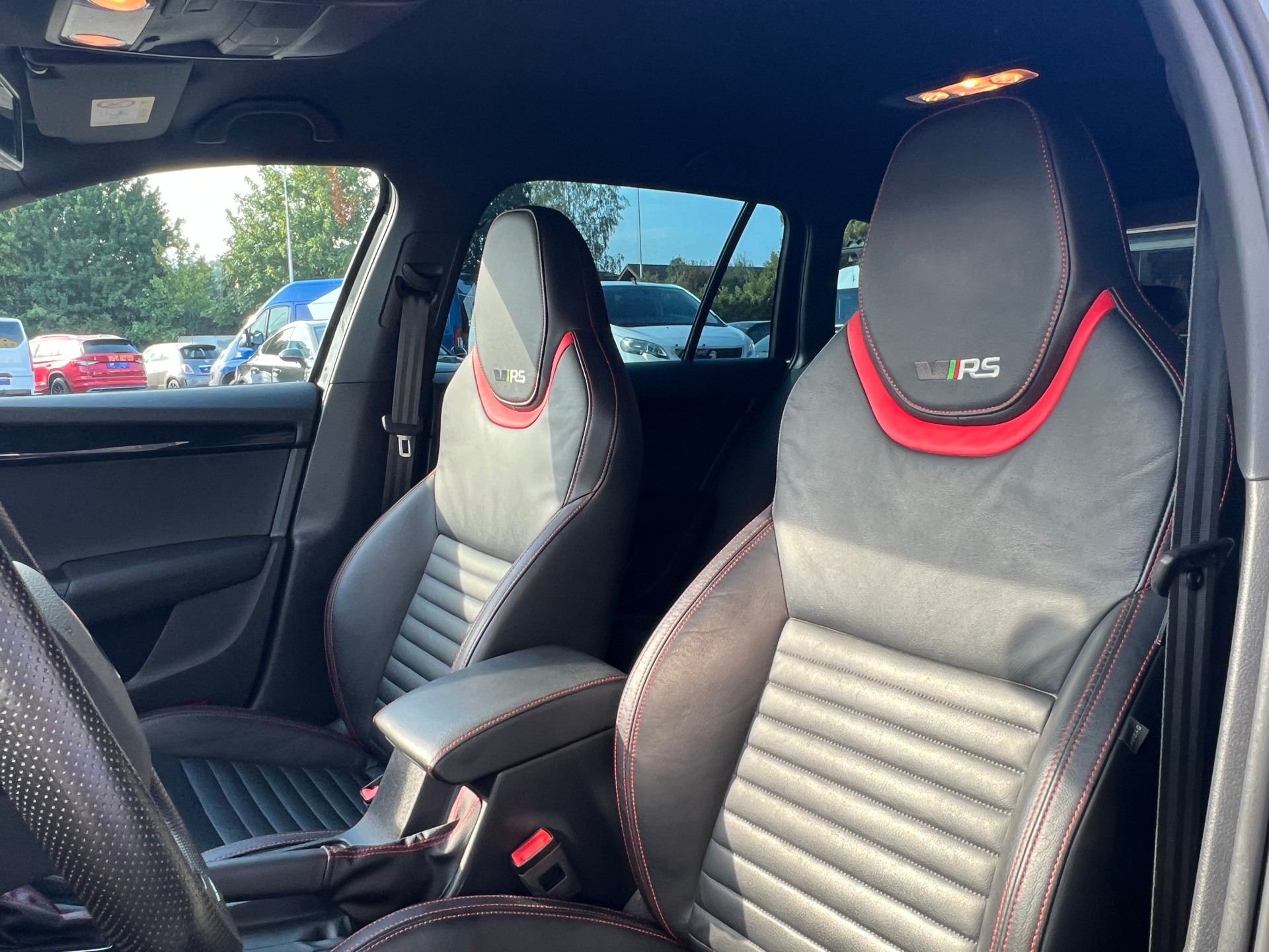 SKODA Octavia Combi 2.0 TSI RS230 DSG-image-10
