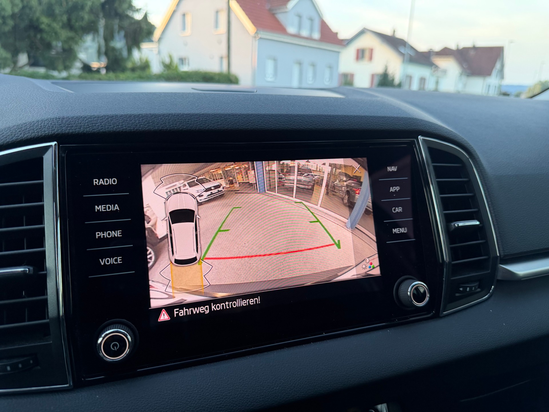 SKODA Karoq 1.5 TSI ACT Style DSG-image-12