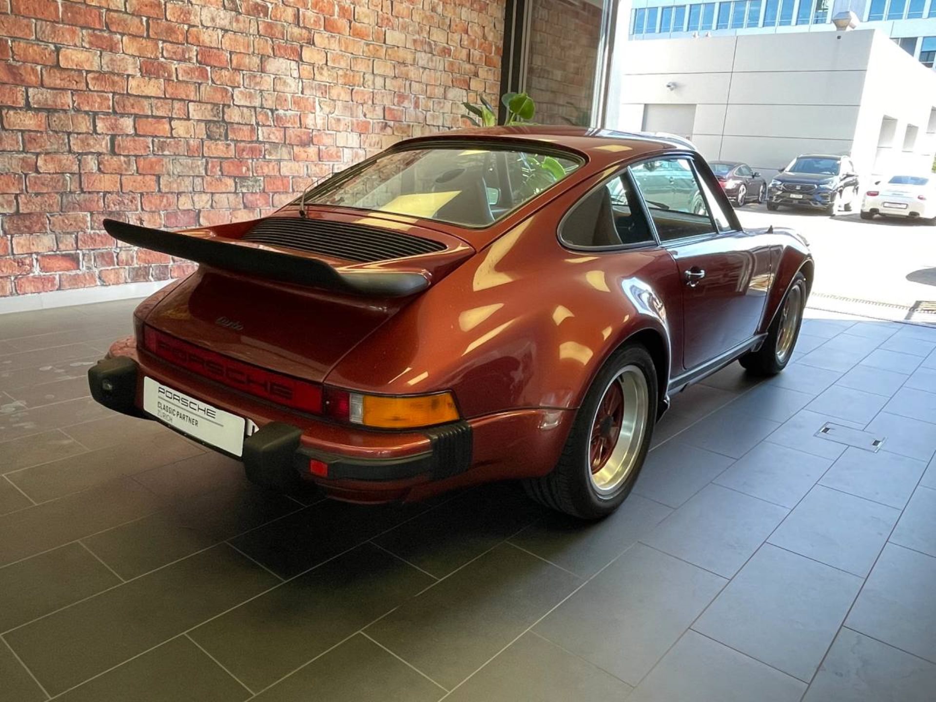 PORSCHE 911 Turbo 3.0 Coupé-image-10