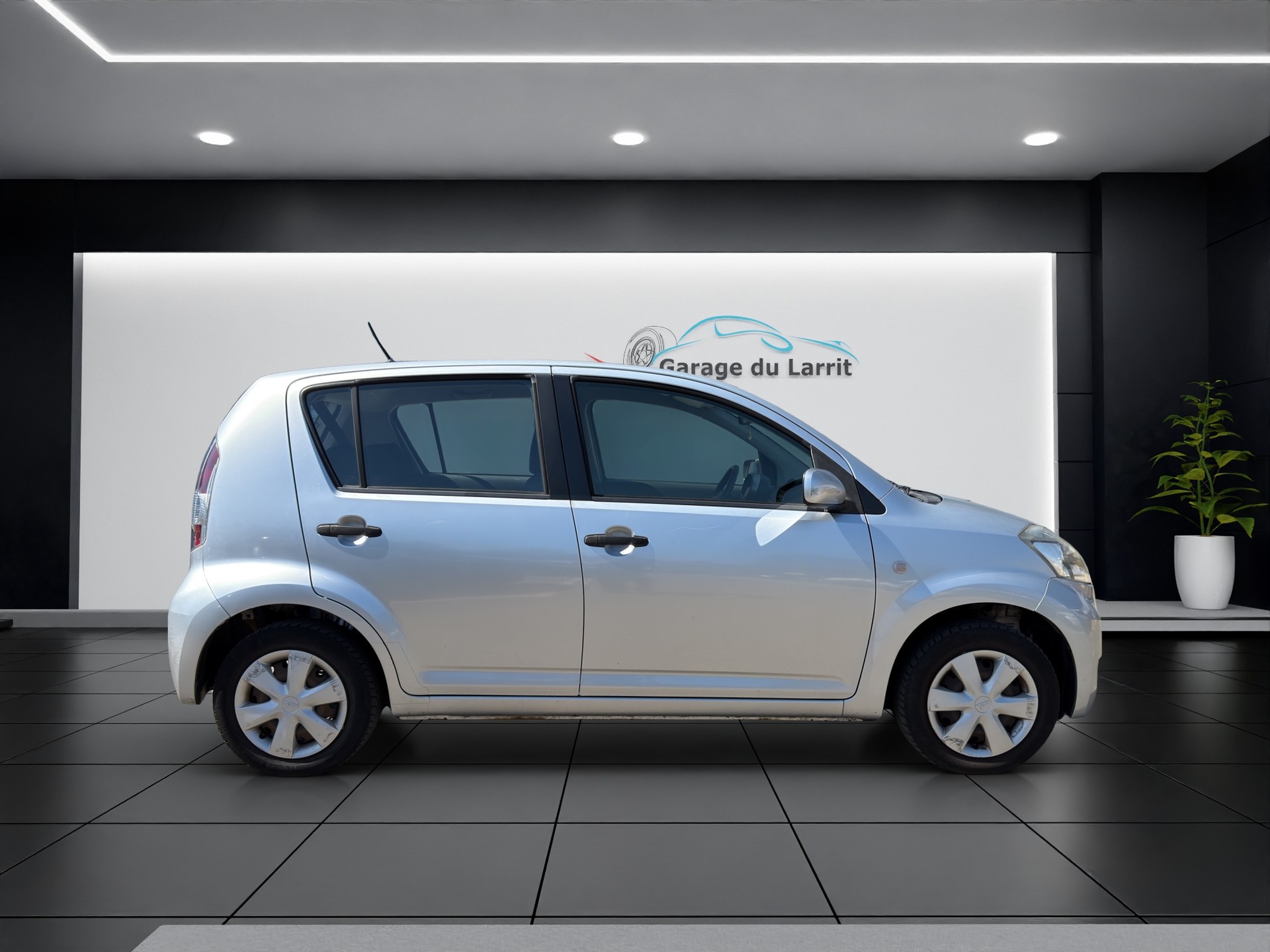 DAIHATSU Sirion 1.3-showroom-element-1