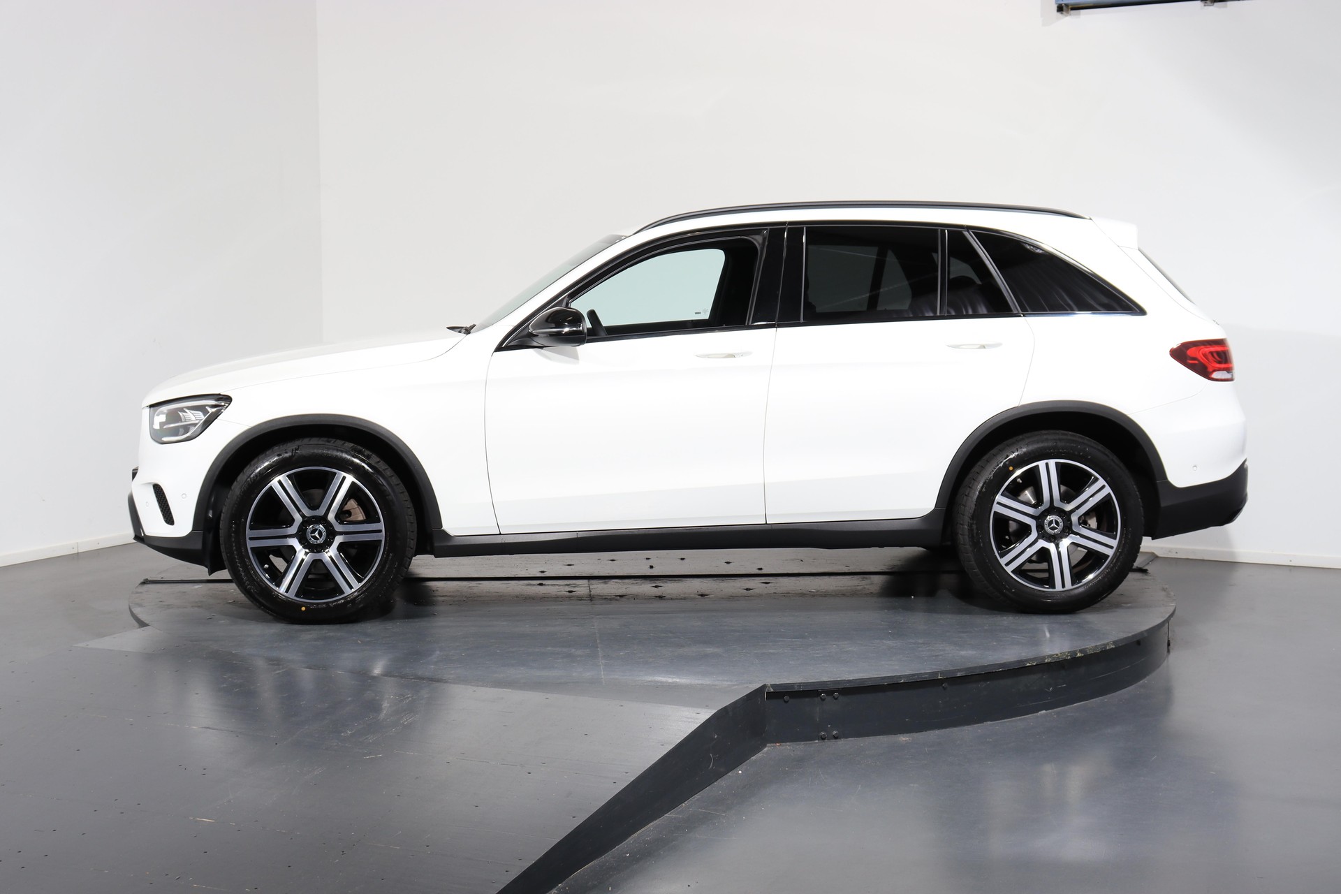 MERCEDES-BENZ GLC 200 d 4m-image-1