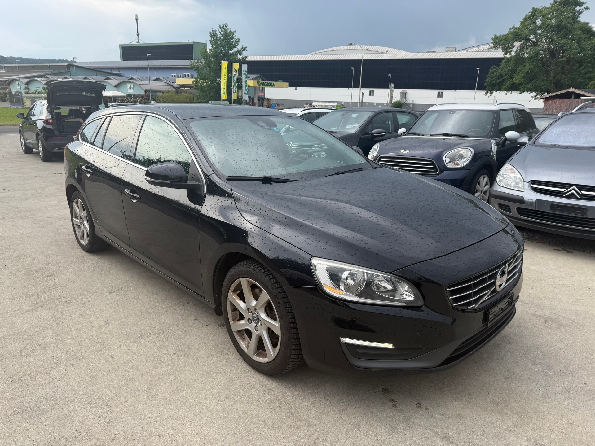 VOLVO V60 D5 AWD Summum Geartronic-image-0