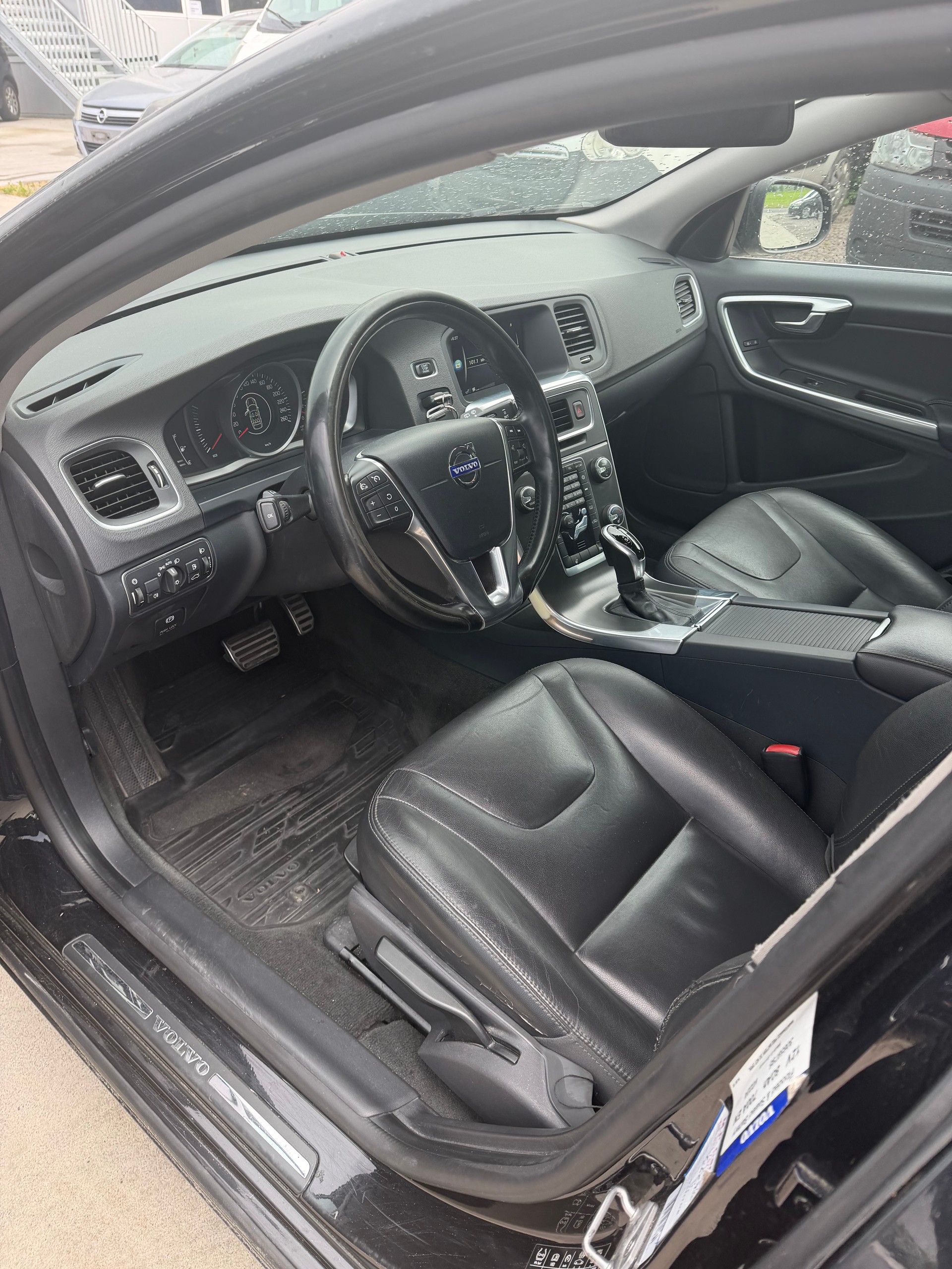 VOLVO V60 D5 AWD Summum Geartronic-image-5