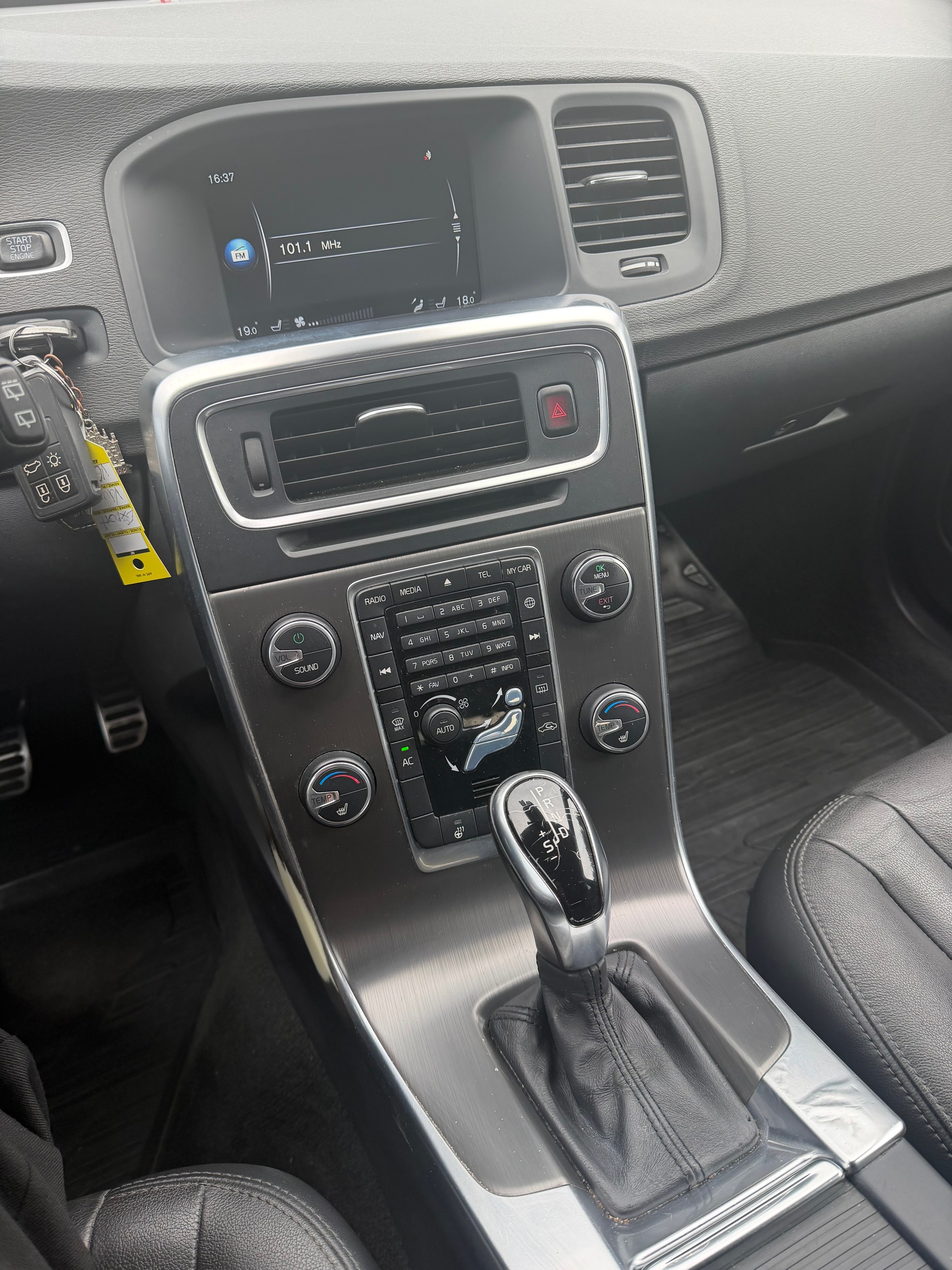 VOLVO V60 D5 AWD Summum Geartronic-image-8