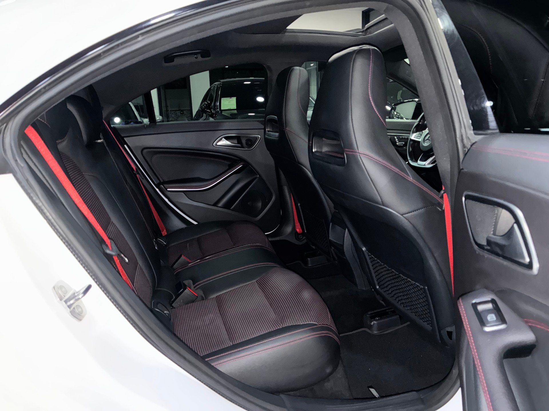 MERCEDES-BENZ CLA 45 AMG 4Matic Speedshift-image-10
