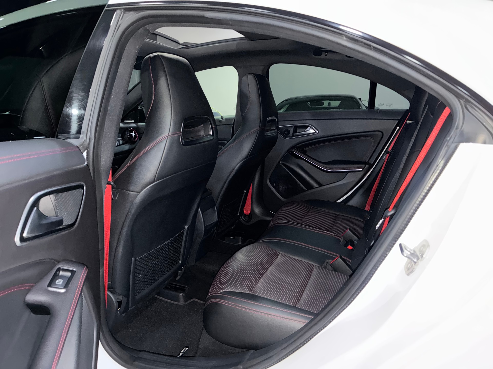 MERCEDES-BENZ CLA 45 AMG 4Matic Speedshift-image-11