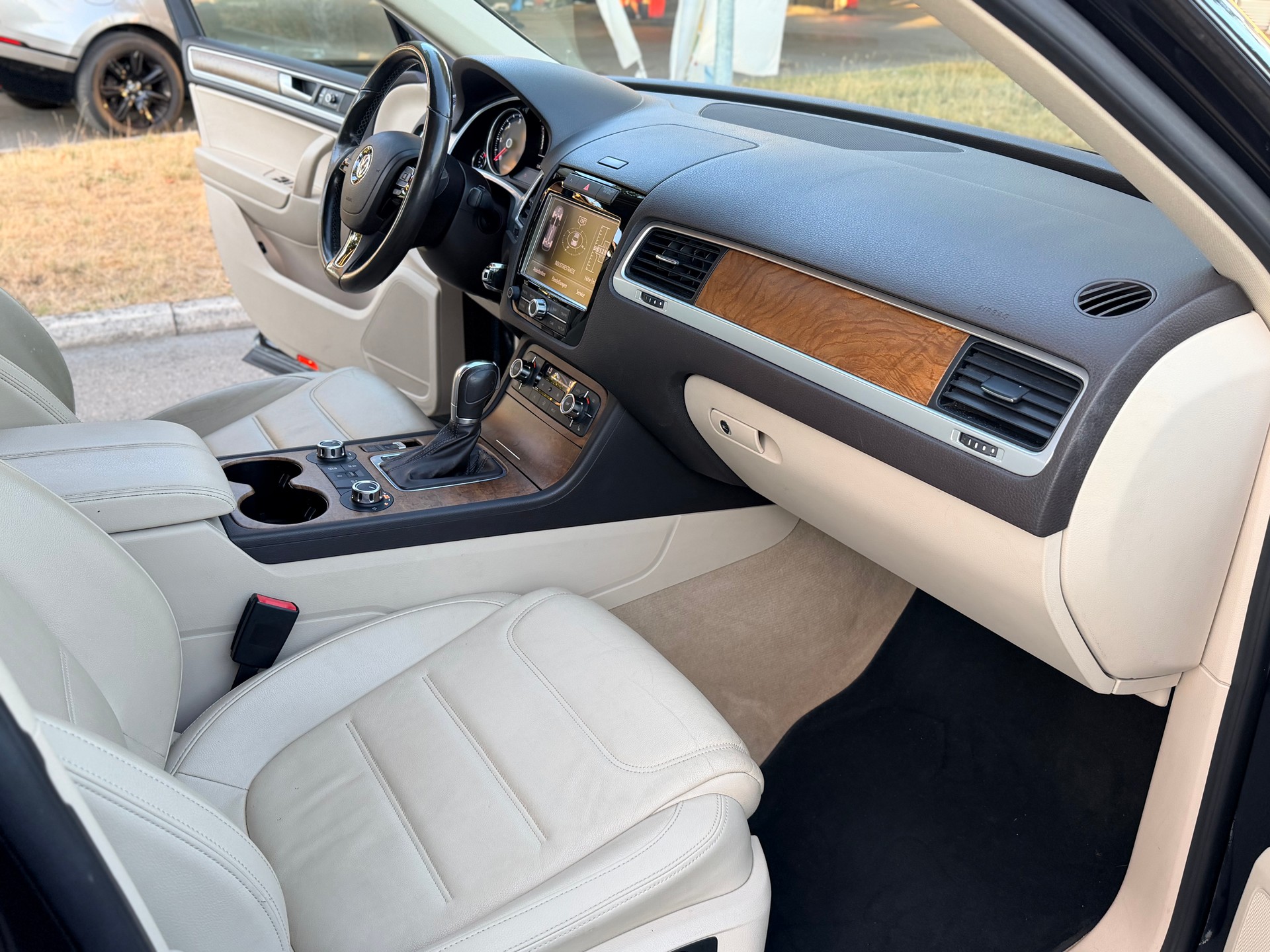 VW Touareg 3.0 TDI BlueMotion Technology Tiptronic-image-11