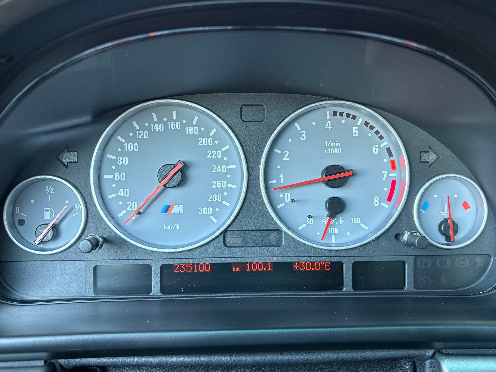 BMW M5 E39 | aus 3. Hand | ab MFK-image-17
