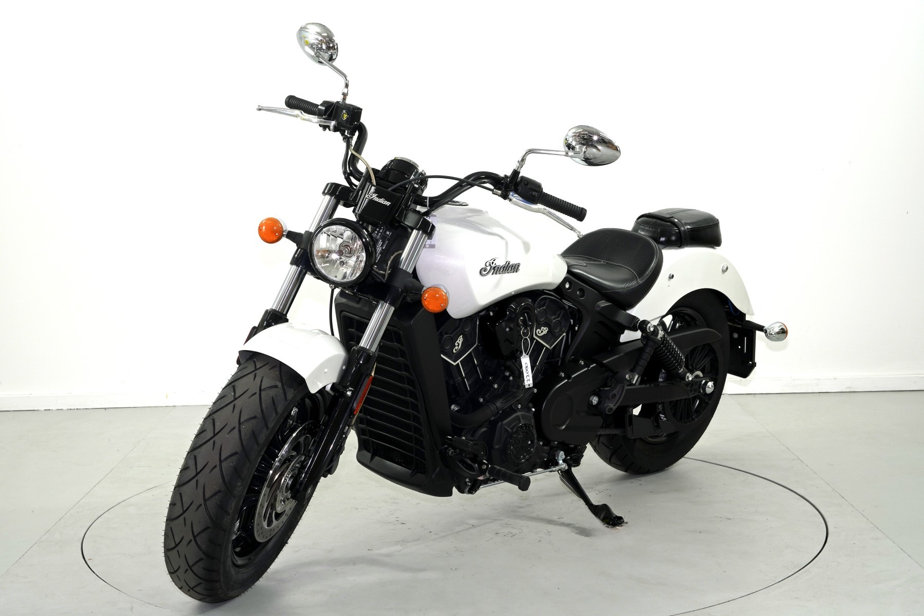 INDIAN Scout Sixty ABS-showroom-element-2