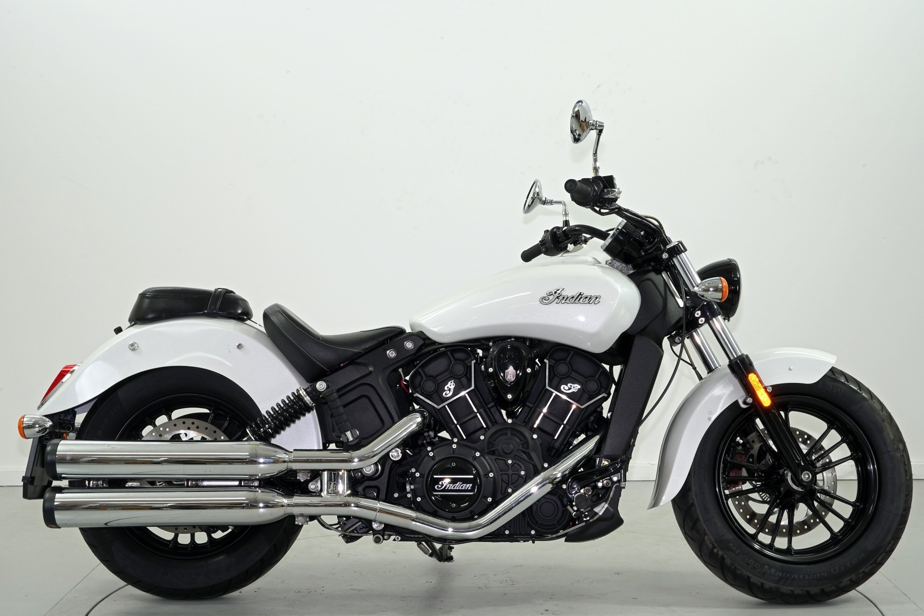 INDIAN Scout Sixty ABS-showroom-element-3