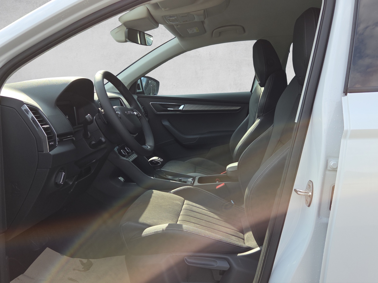 SKODA Karoq 2.0 TDI CR Dynamic 4x4 DSG-image-8