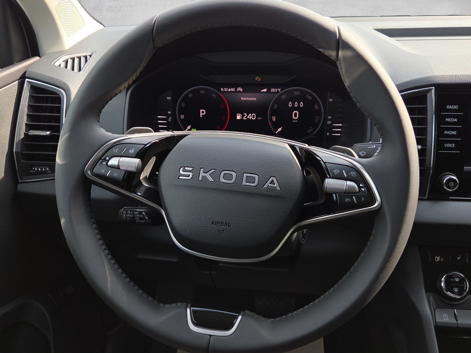 SKODA Karoq 2.0 TDI CR Dynamic 4x4 DSG-image-10