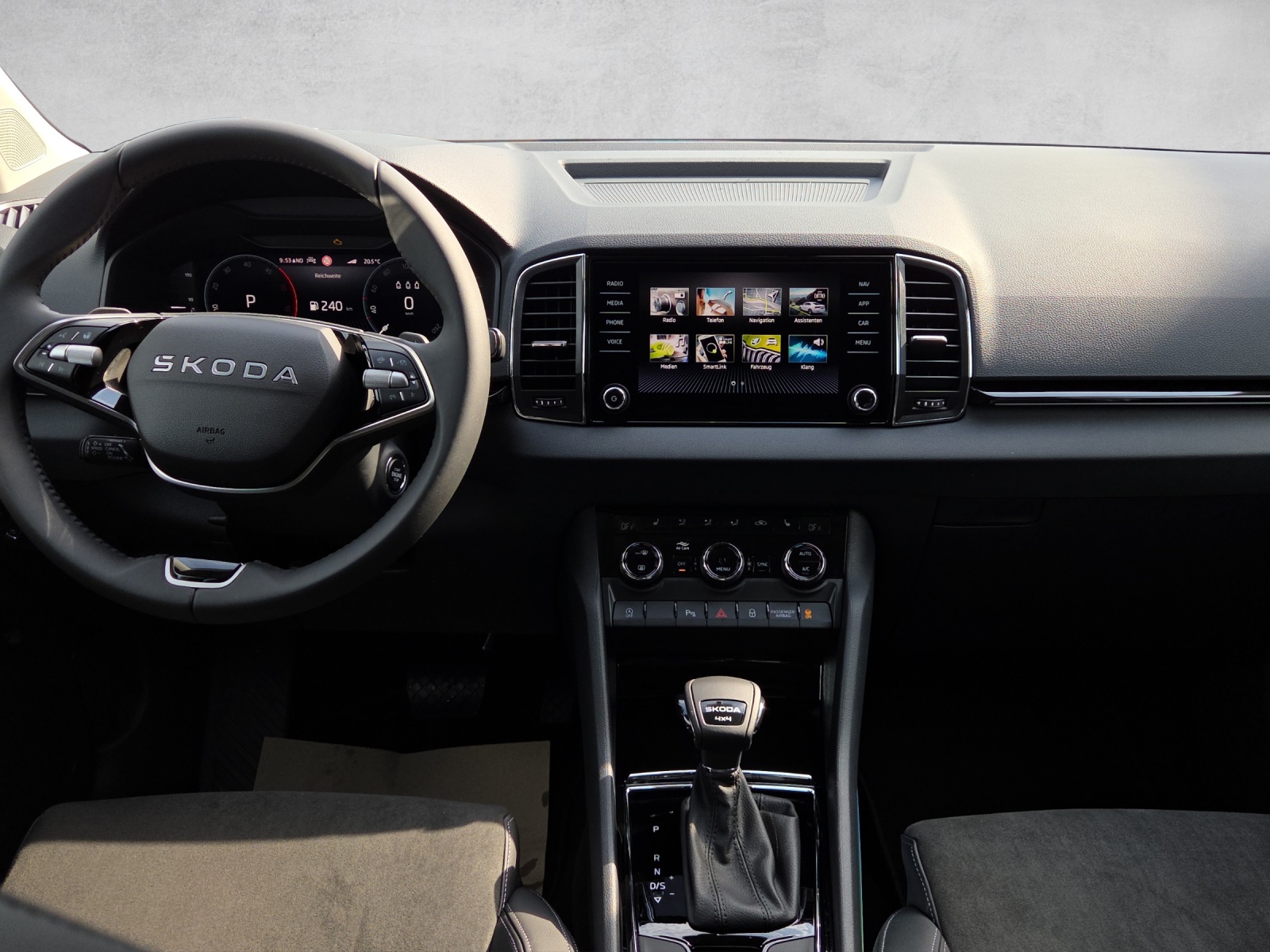 SKODA Karoq 2.0 TDI CR Dynamic 4x4 DSG-image-11
