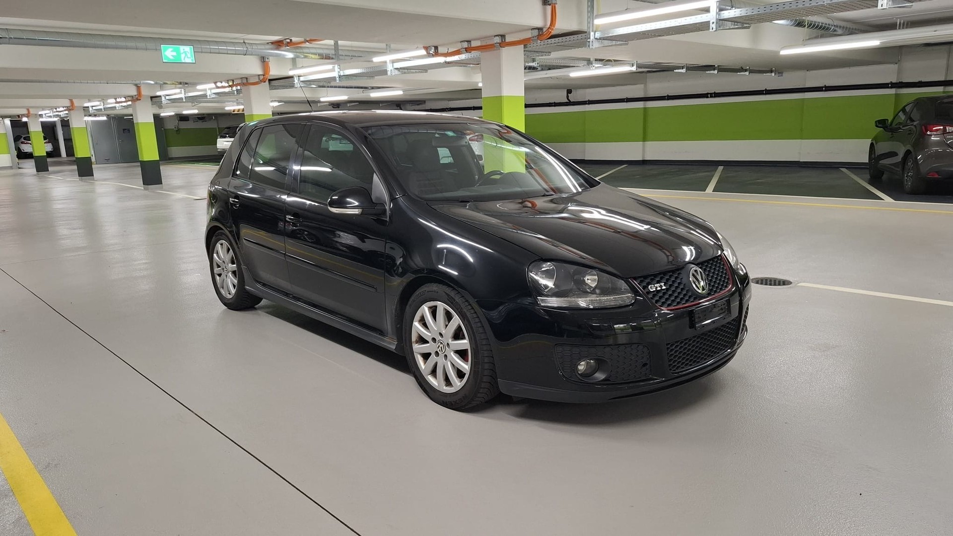 VW Golf 2.0 TFSI GTI-image-1