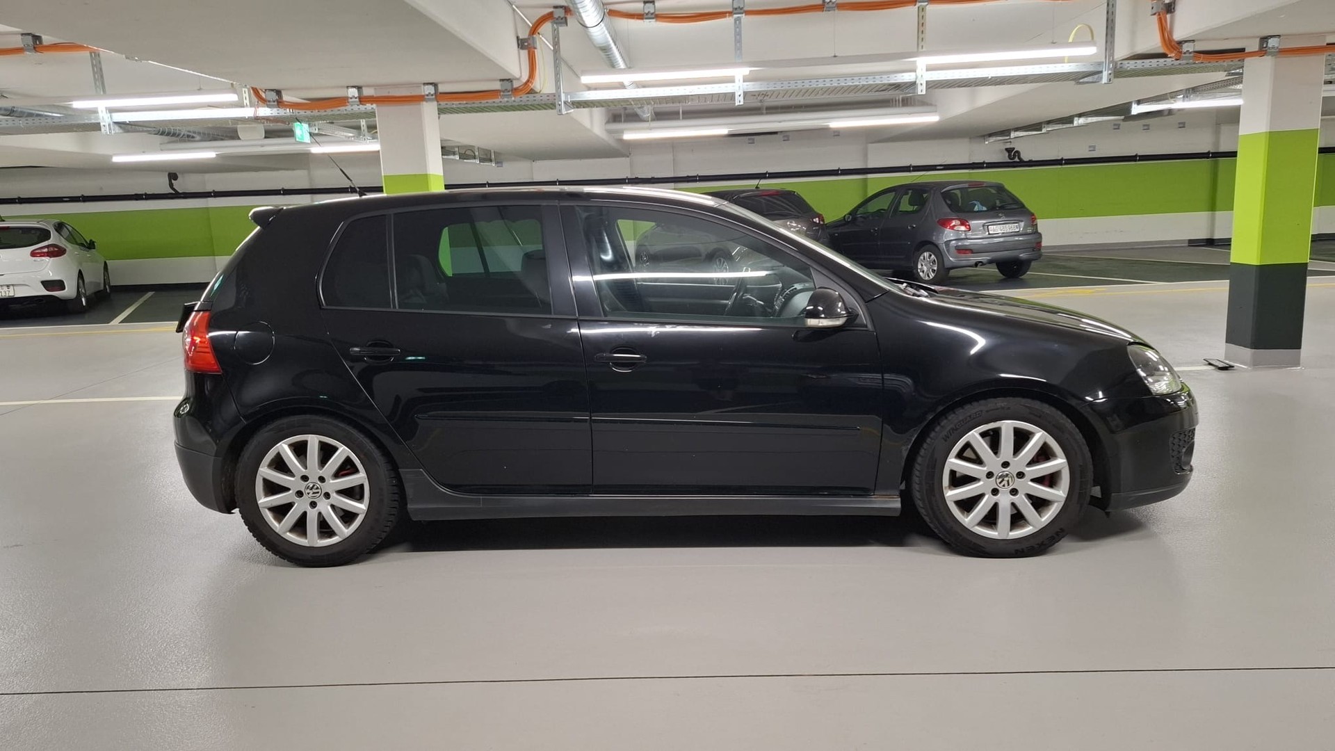 VW Golf 2.0 TFSI GTI-image-2