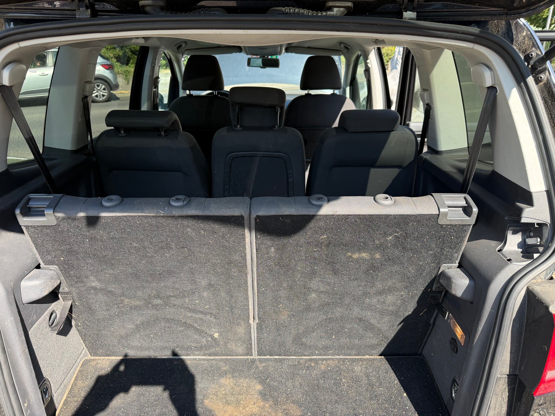VW Touran 2.0 TDI Comfortline-image-11