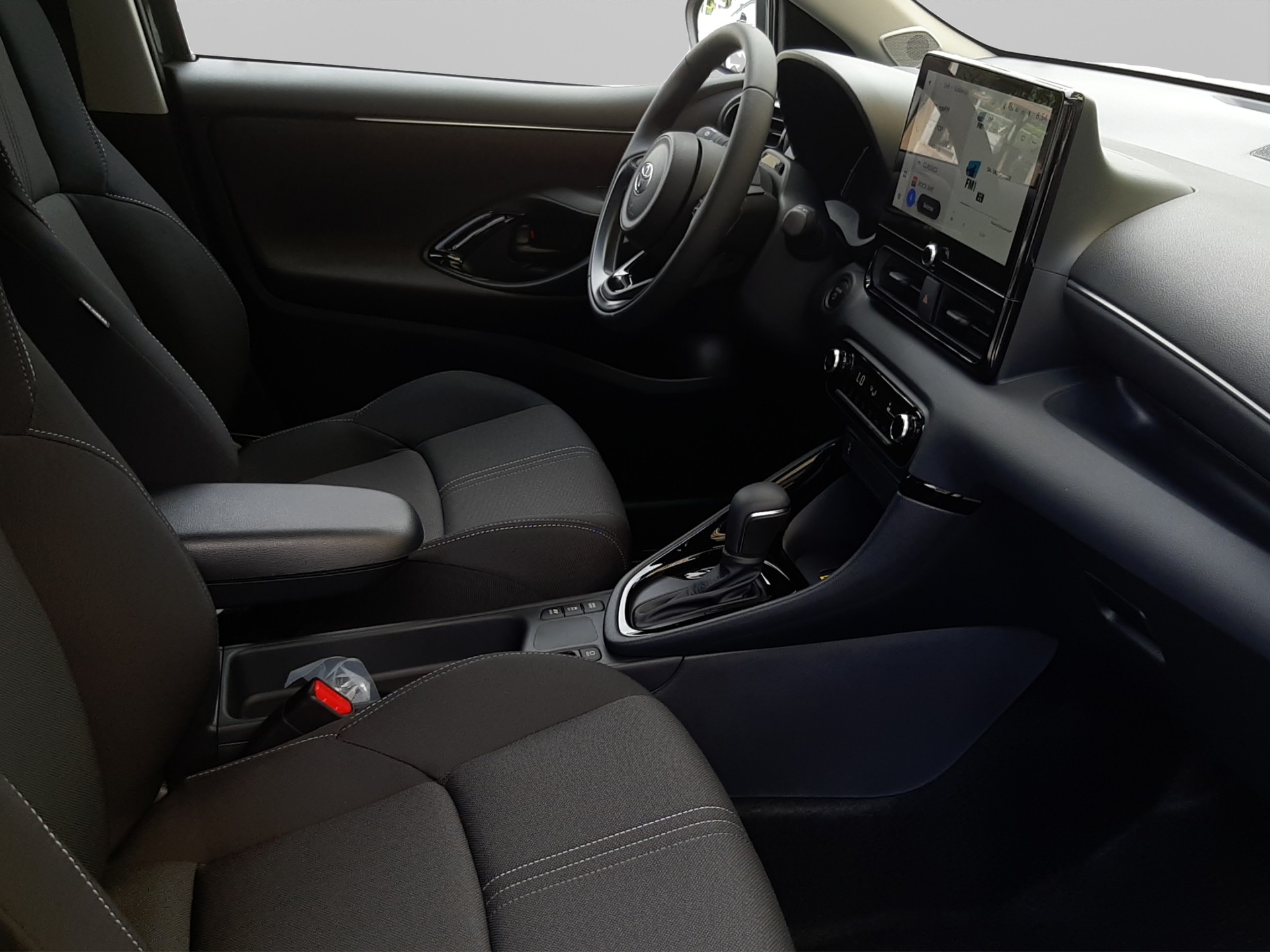 TOYOTA Yaris 1.5 VVT-i HSD Trend-image-15