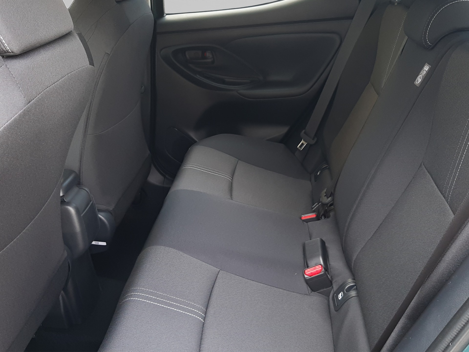 TOYOTA Yaris 1.5 VVT-i HSD Trend-image-12