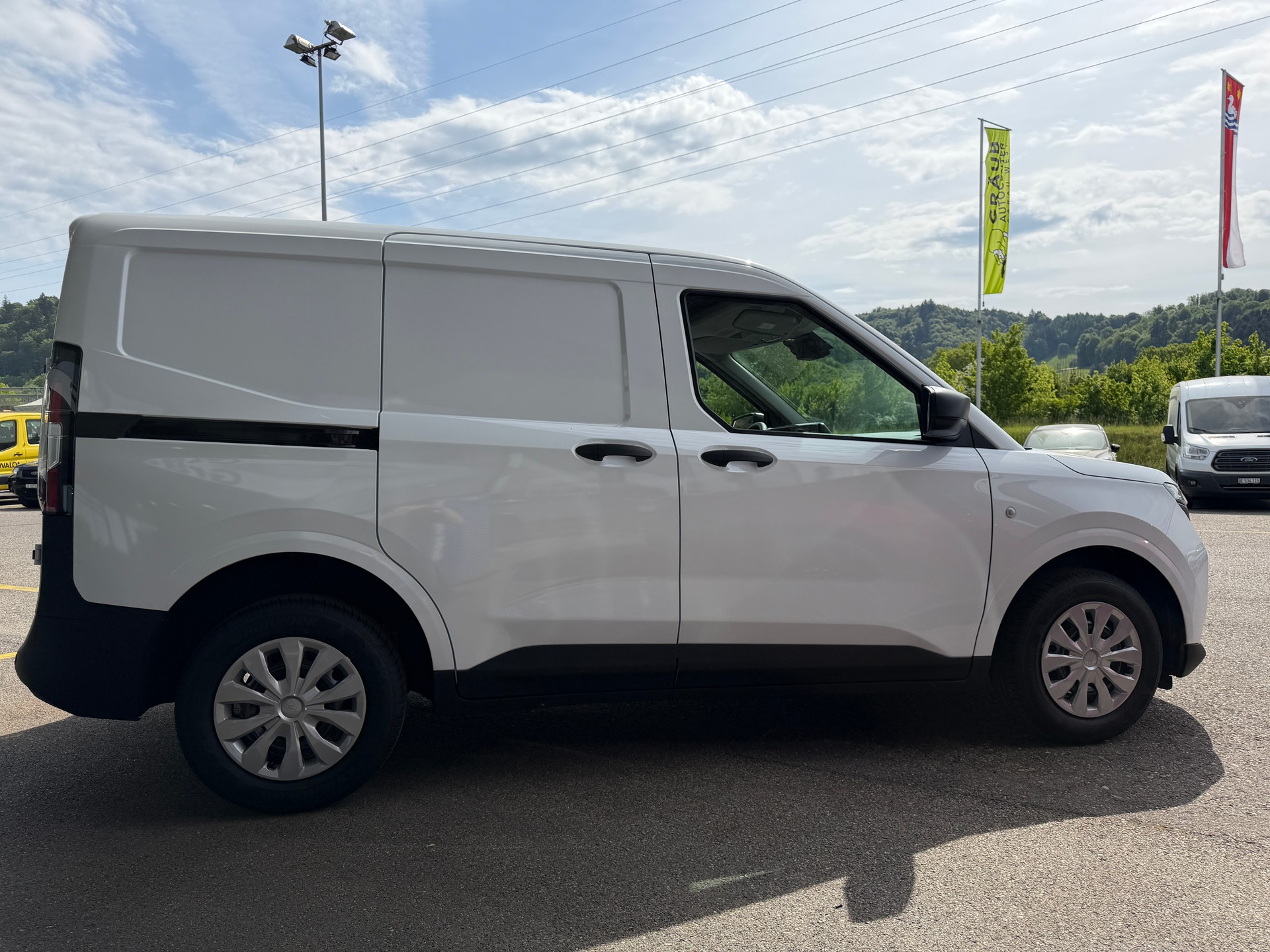 FORD Transit Courier Van 1.0 EcoBoost Trend Automat-image-8