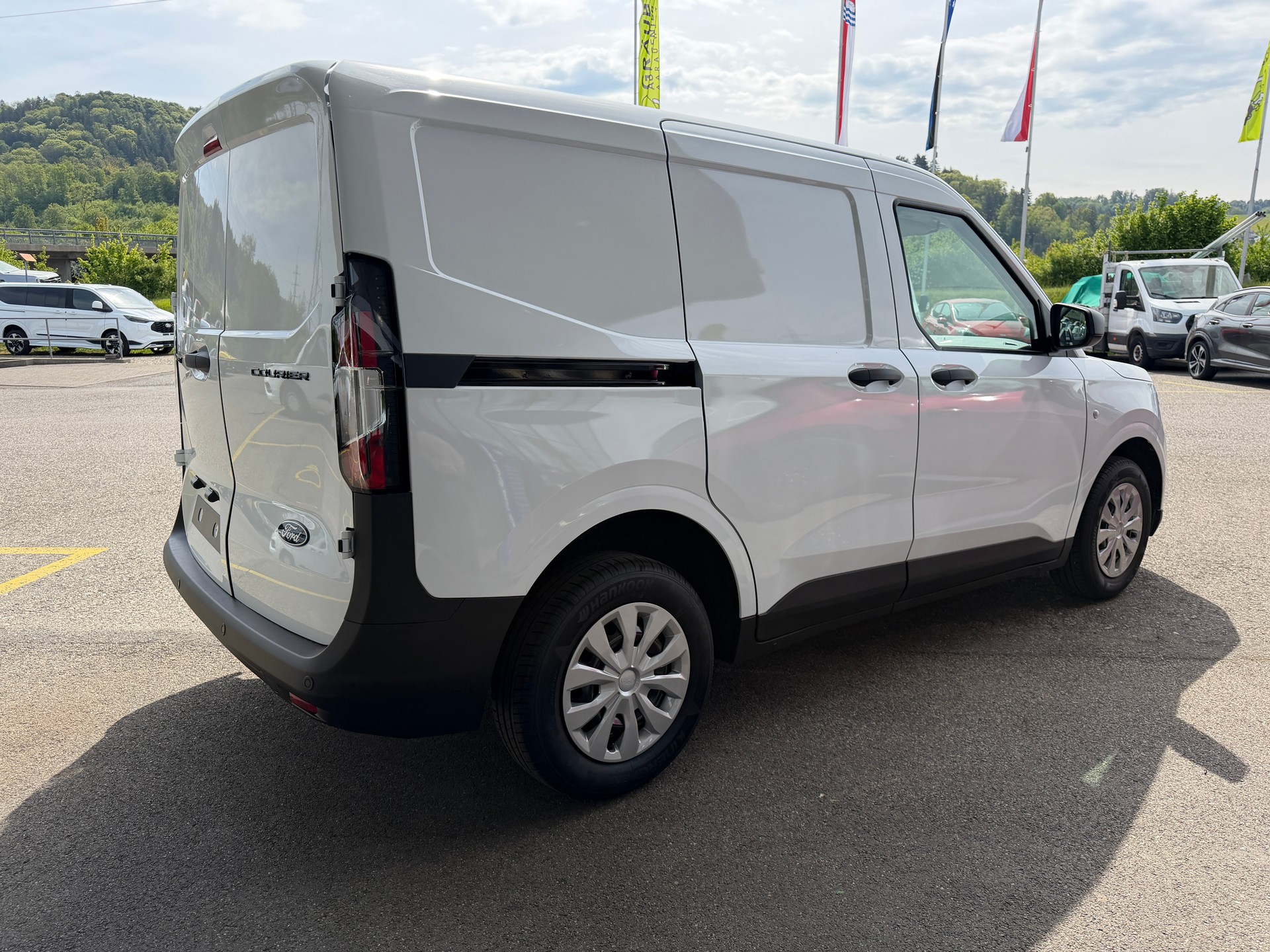 FORD Transit Courier Van 1.0 EcoBoost Trend Automat-image-7