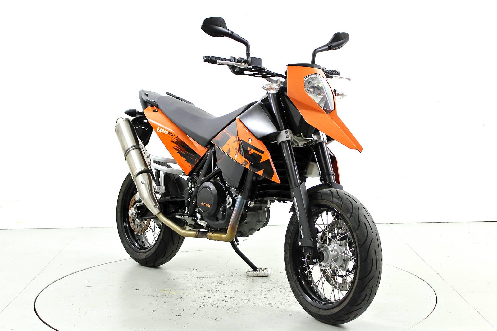 KTM 690 SM-showroom-element-1