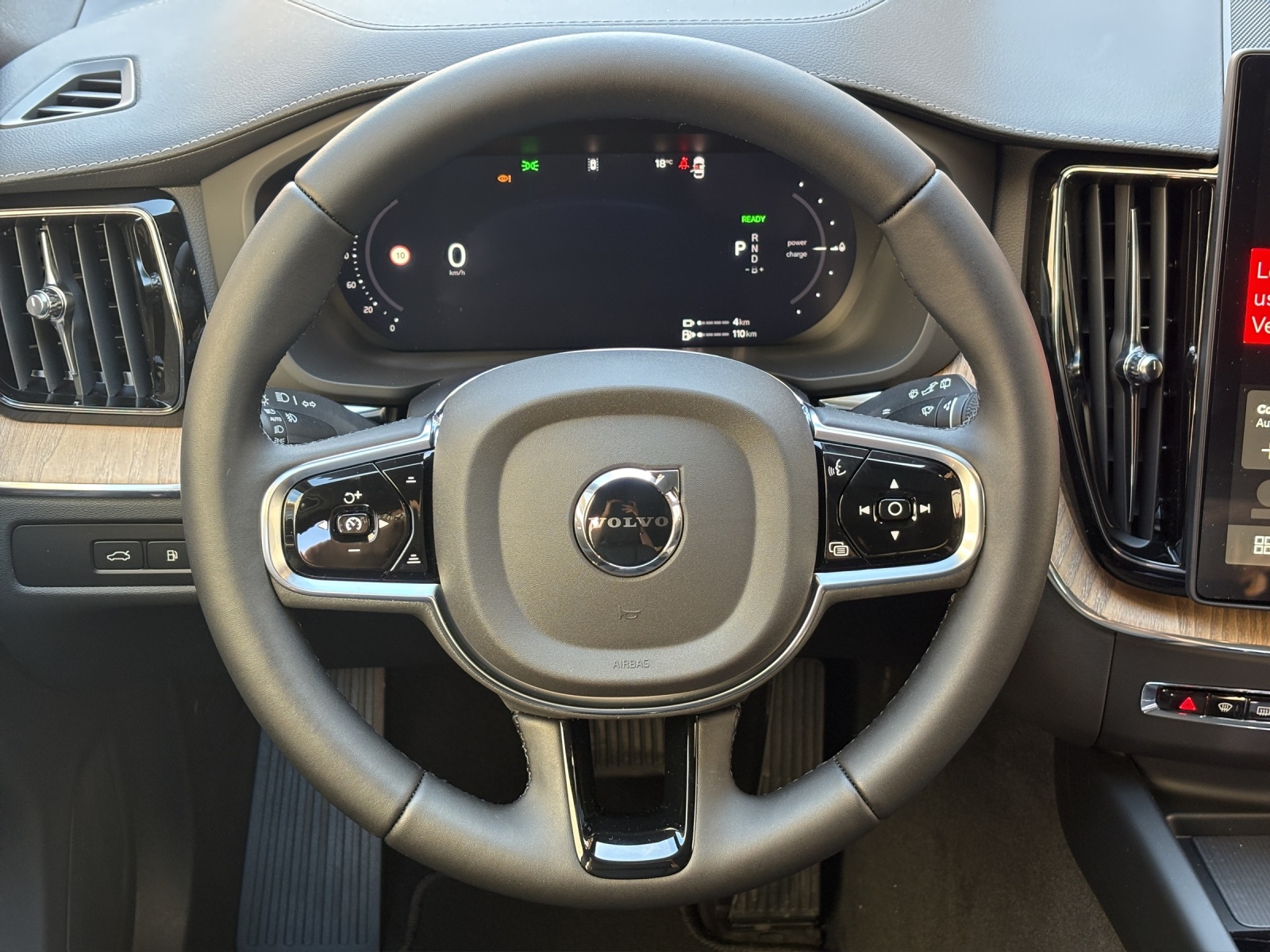 VOLVO XC60 T6 eAWD PluginHybrid Ultra Dark Geartronic-image-10