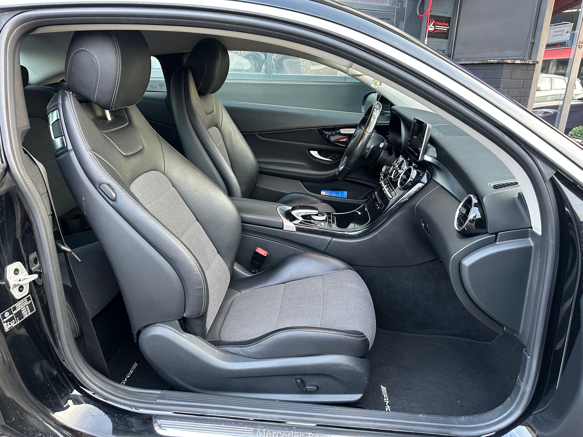MERCEDES-BENZ C 180 Coupé 7G-Tronic-image-6