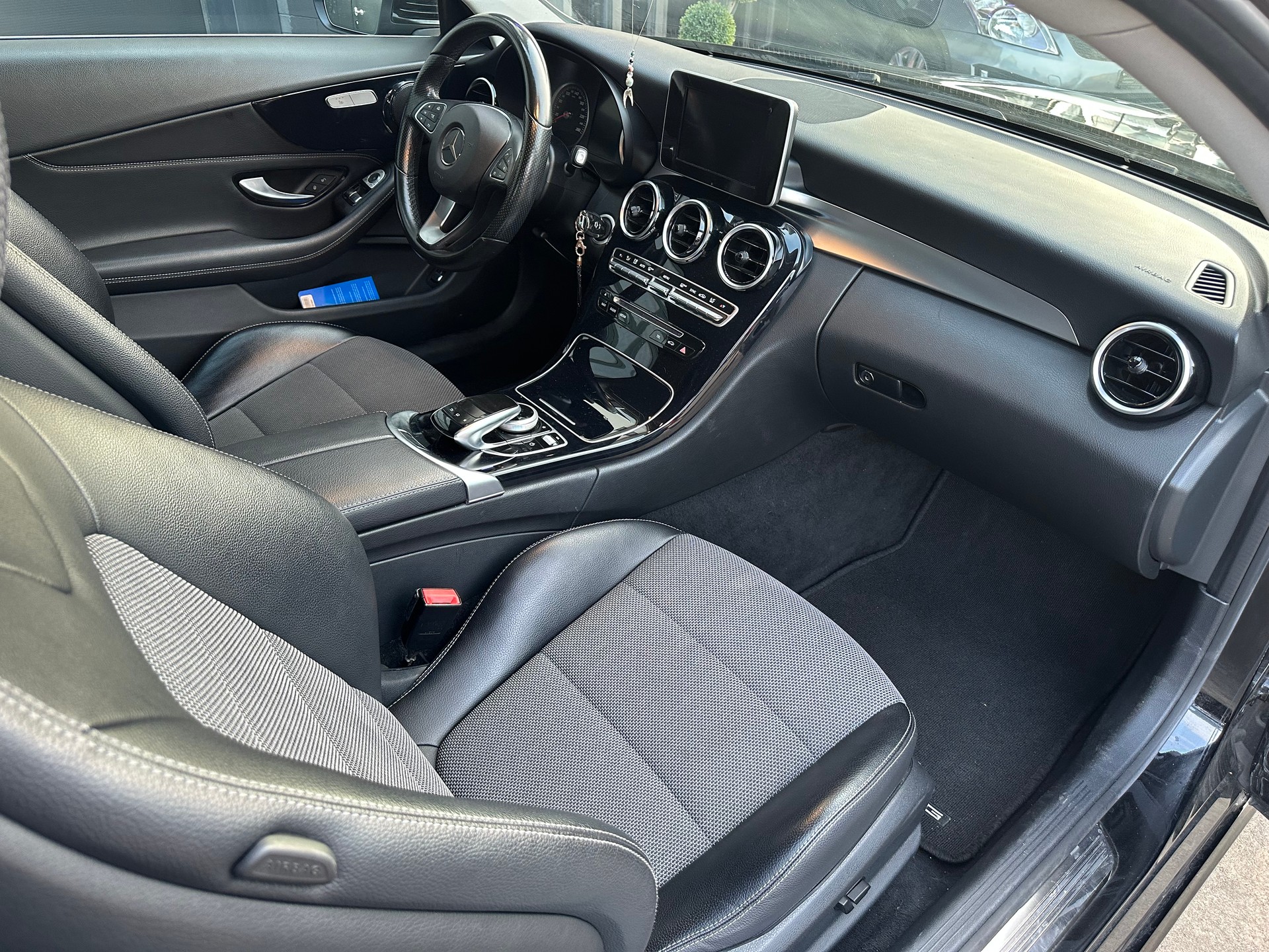 MERCEDES-BENZ C 180 Coupé 7G-Tronic-image-5