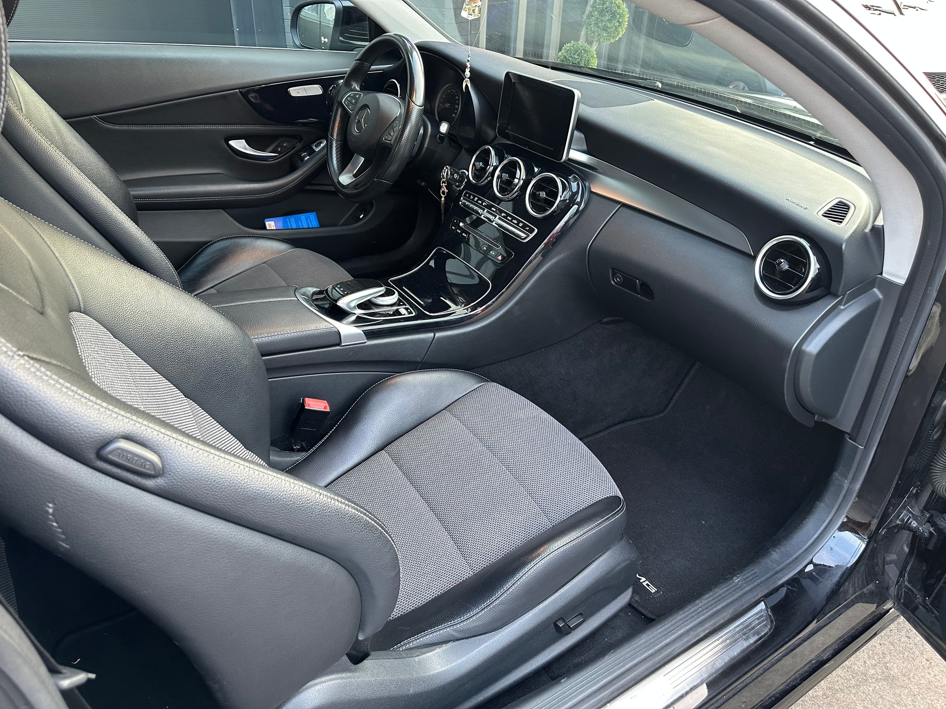 MERCEDES-BENZ C 180 Coupé 7G-Tronic-image-4