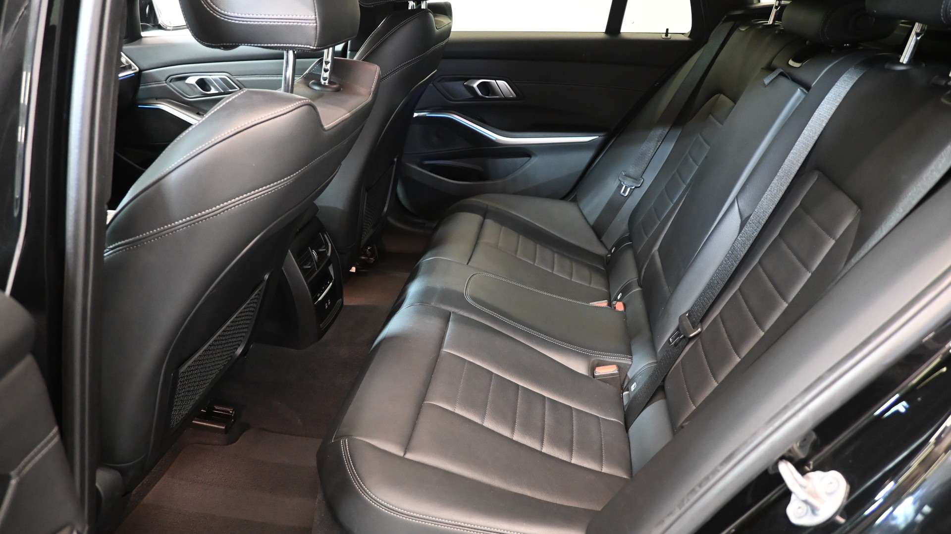 BMW 320d xDrive 48V Touring M Sport Steptronic-image-6