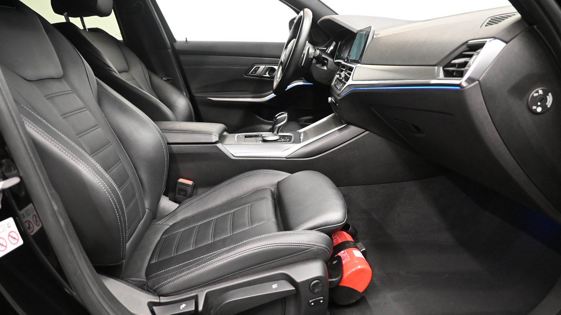 BMW 320d xDrive 48V Touring M Sport Steptronic-image-2