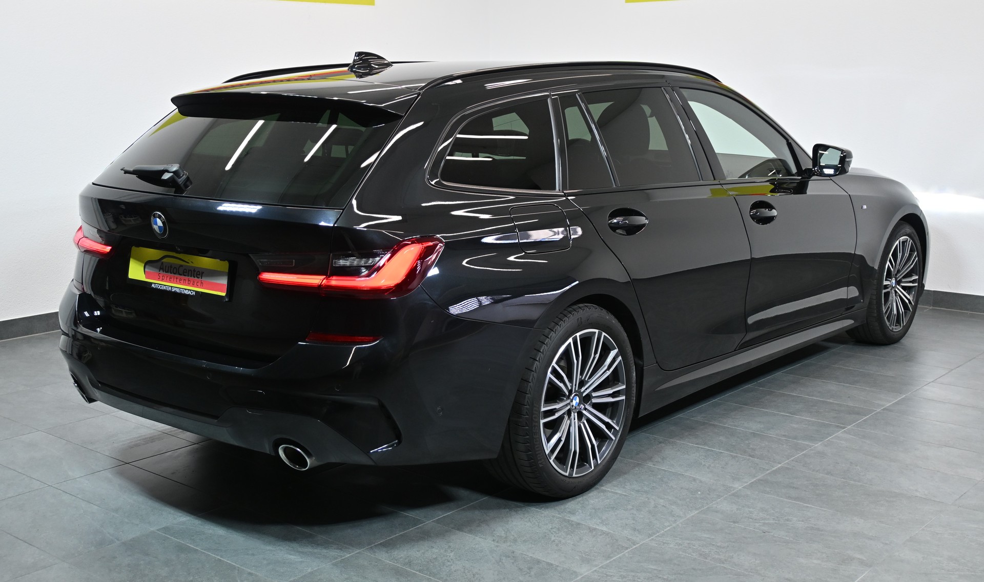 BMW 320d xDrive 48V Touring M Sport Steptronic-image-11