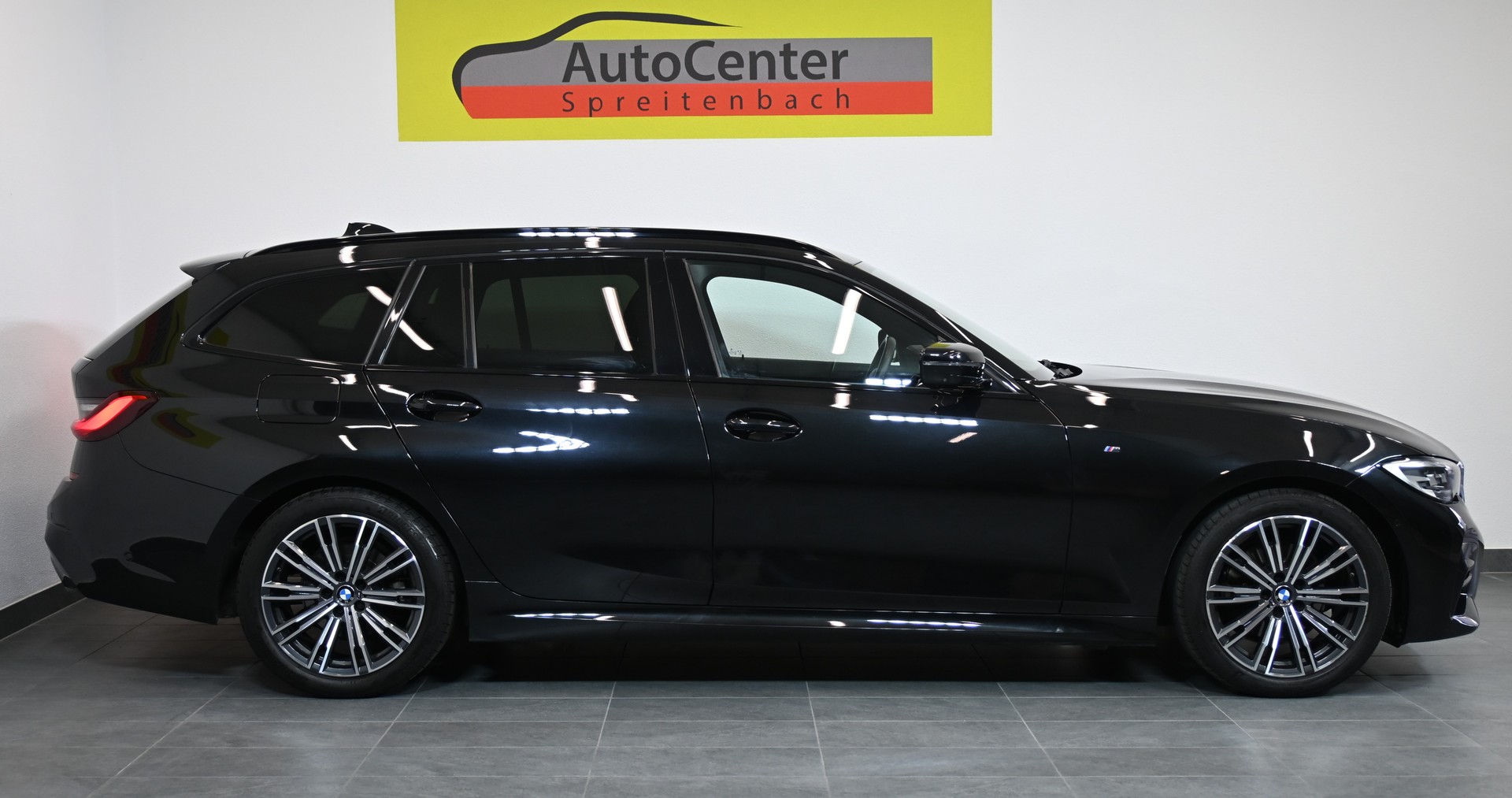 BMW 320d xDrive 48V Touring M Sport Steptronic-image-12