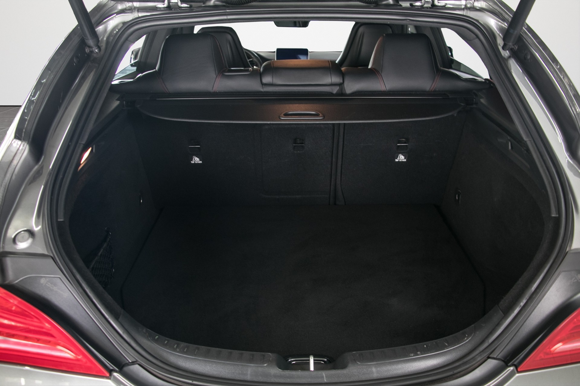 MERCEDES-BENZ CLA Shooting Brake 45 AMG 4Matic Speedshift-image-12
