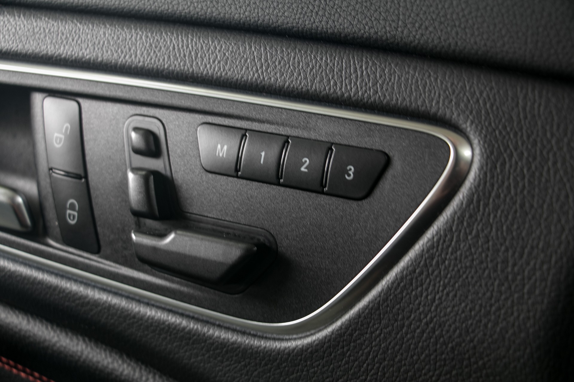 MERCEDES-BENZ CLA Shooting Brake 45 AMG 4Matic Speedshift-image-9