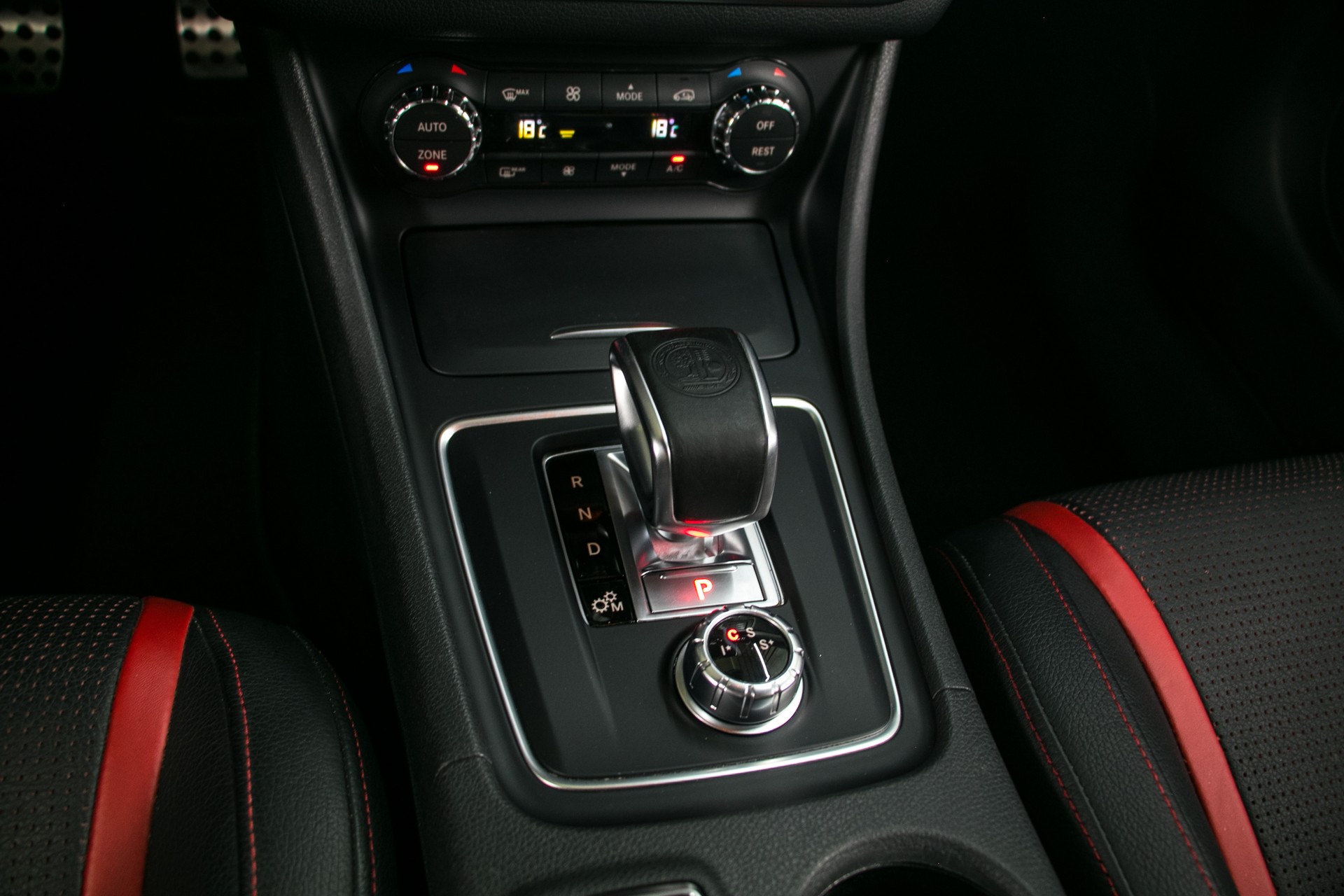 MERCEDES-BENZ CLA Shooting Brake 45 AMG 4Matic Speedshift-image-7