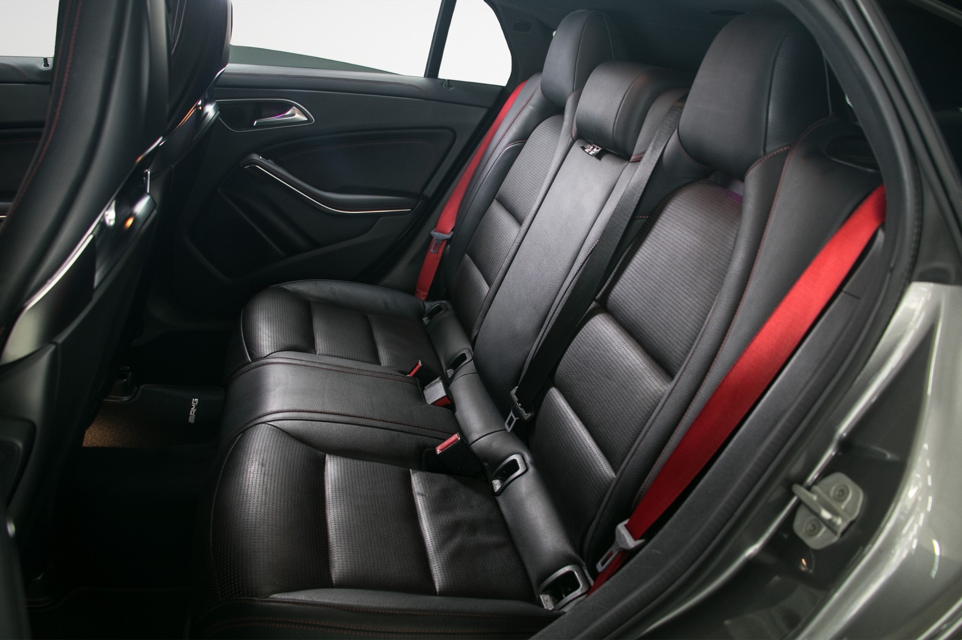 MERCEDES-BENZ CLA Shooting Brake 45 AMG 4Matic Speedshift-image-11