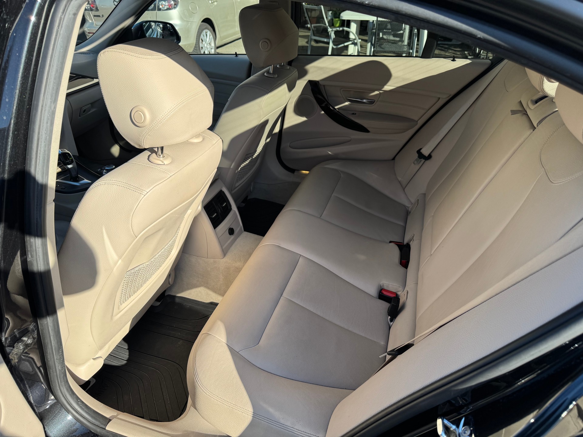 BMW 320d Modern Line Steptronic-image-11