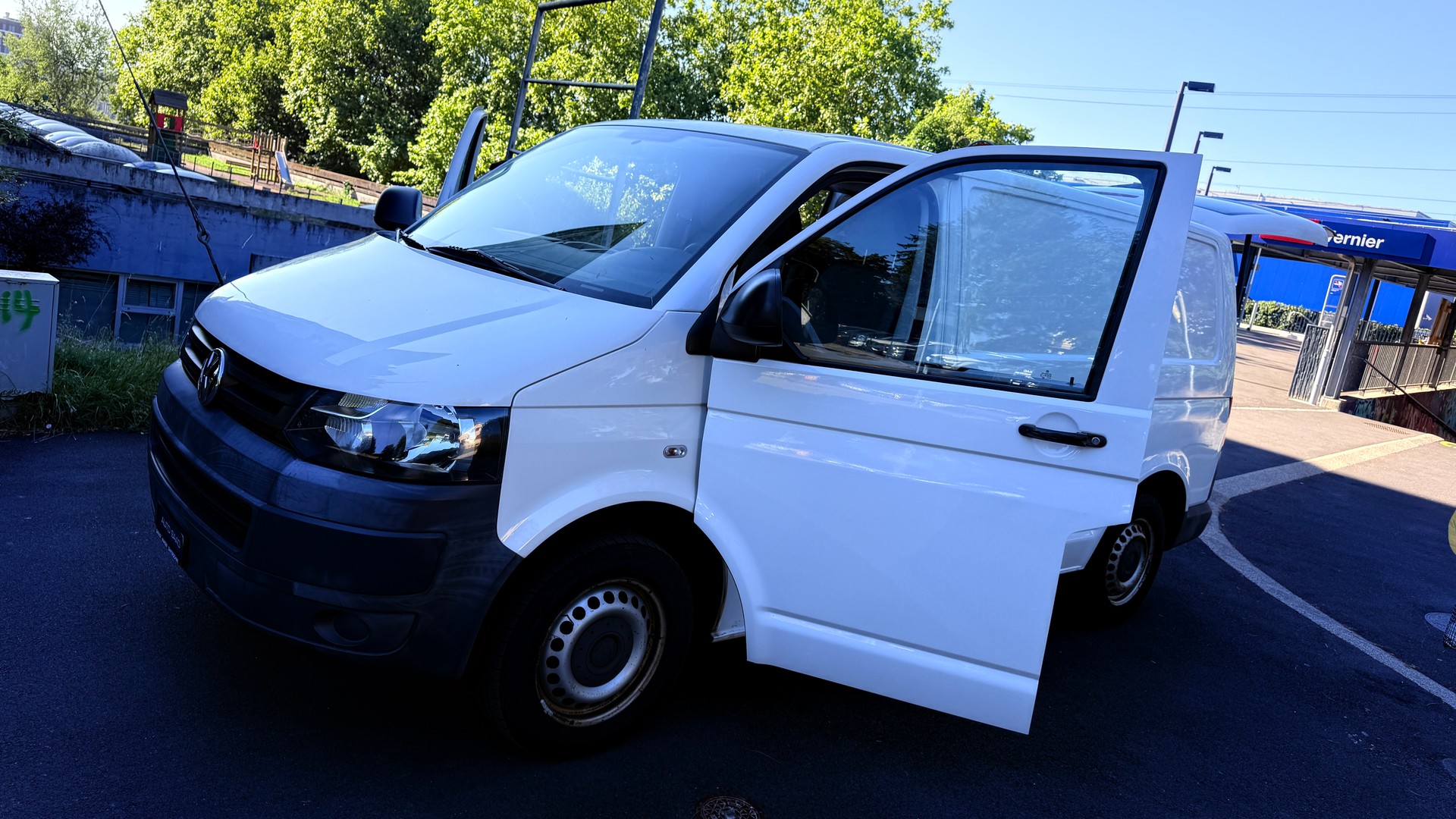 VW T5 2.0 TDI Entry-image-12