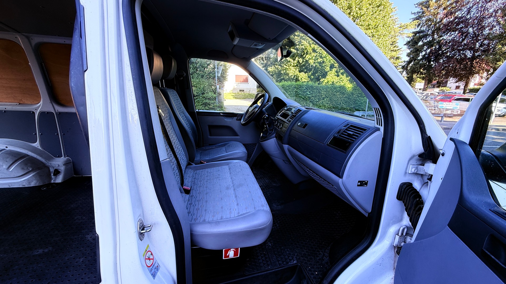VW T5 2.0 TDI Entry-image-7
