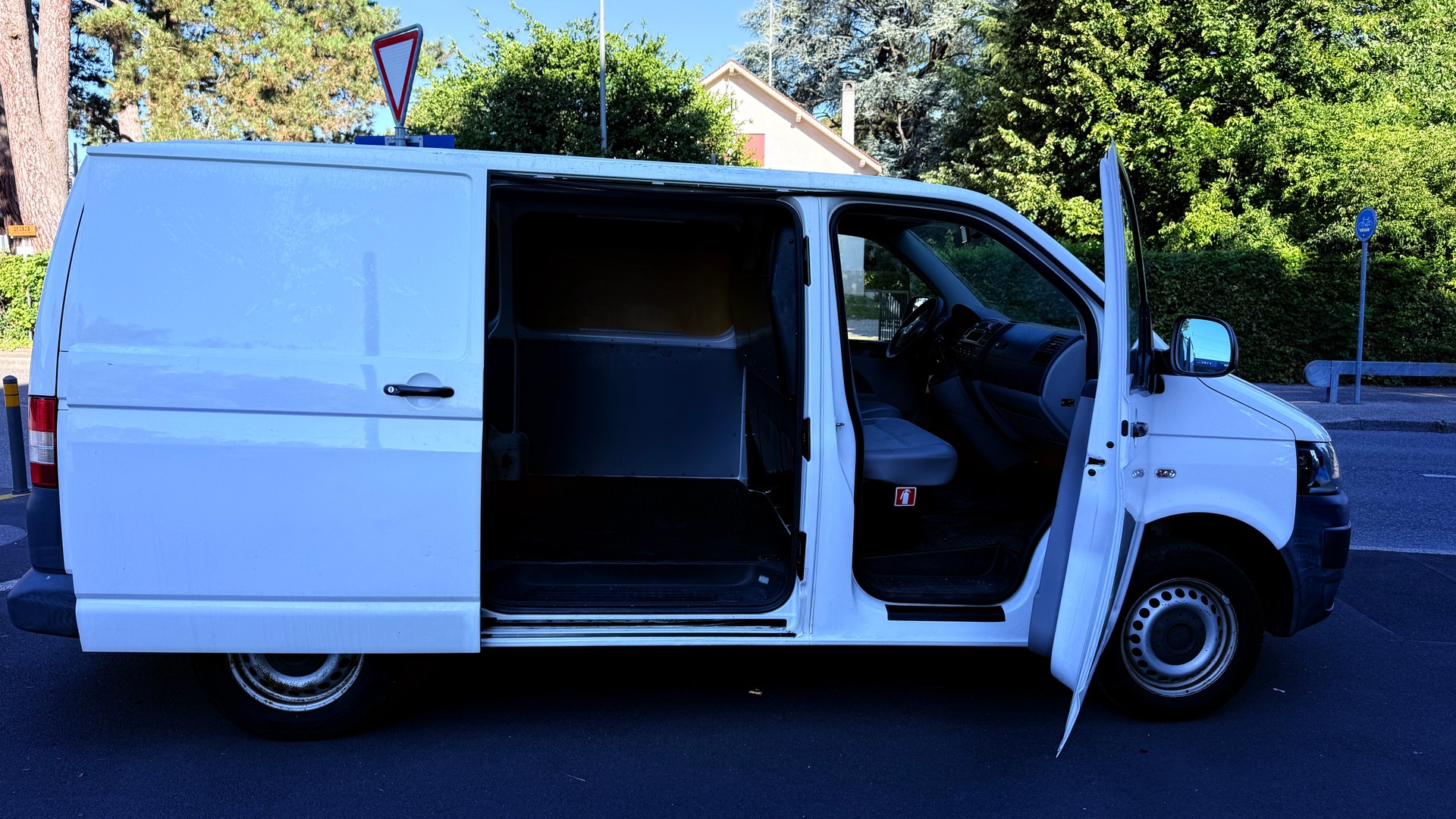 VW T5 2.0 TDI Entry-image-13
