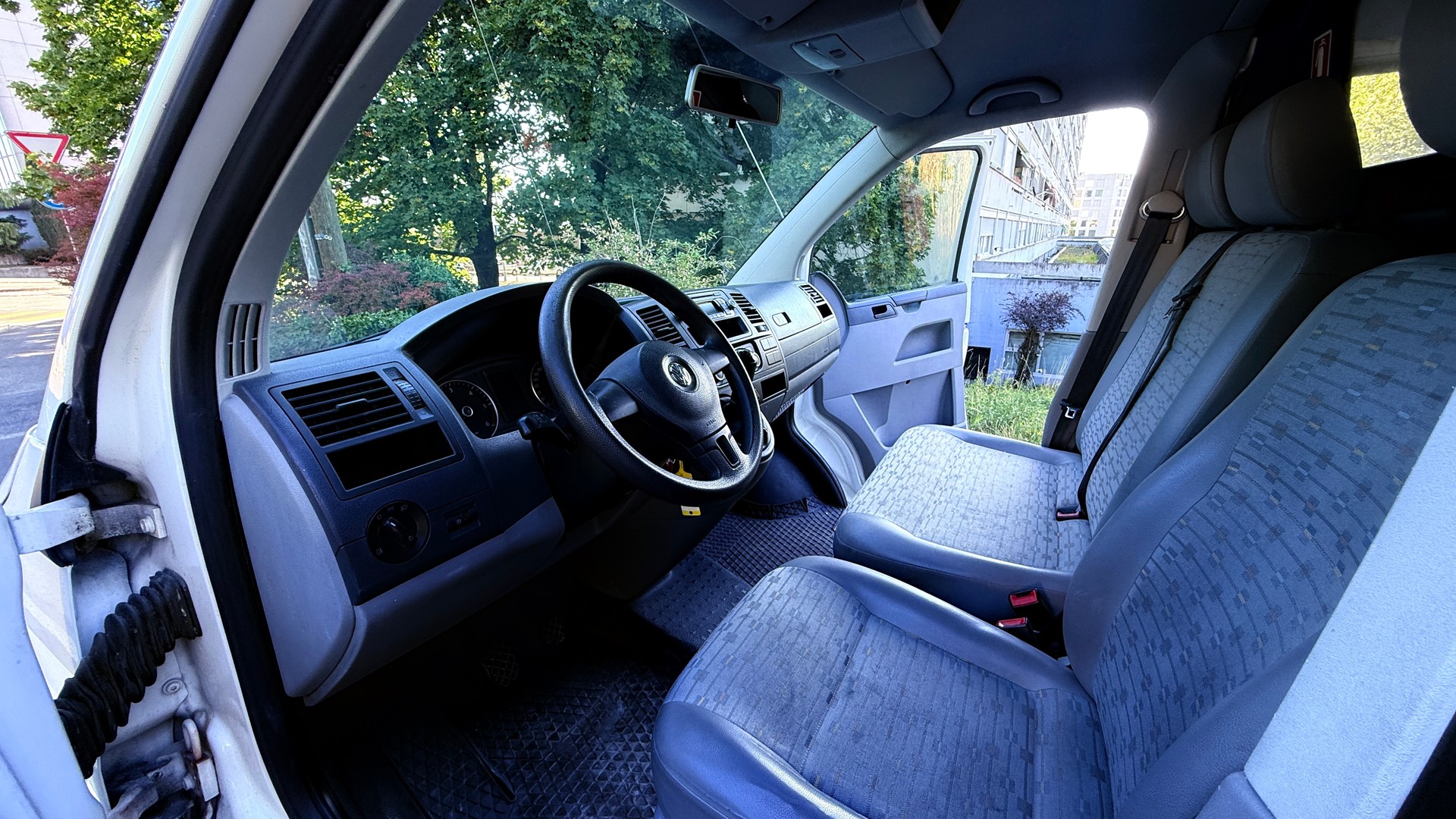 VW T5 2.0 TDI Entry-image-8
