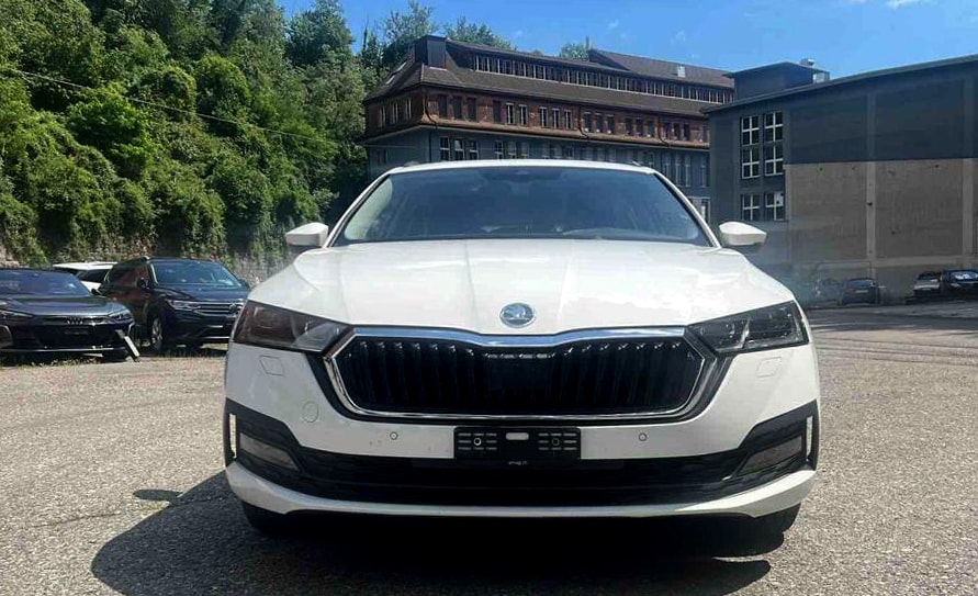 SKODA Octavia Combi 2.0 TDI DSG Ambition-image-2