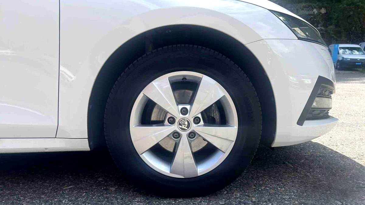 SKODA Octavia Combi 2.0 TDI DSG Ambition-image-1