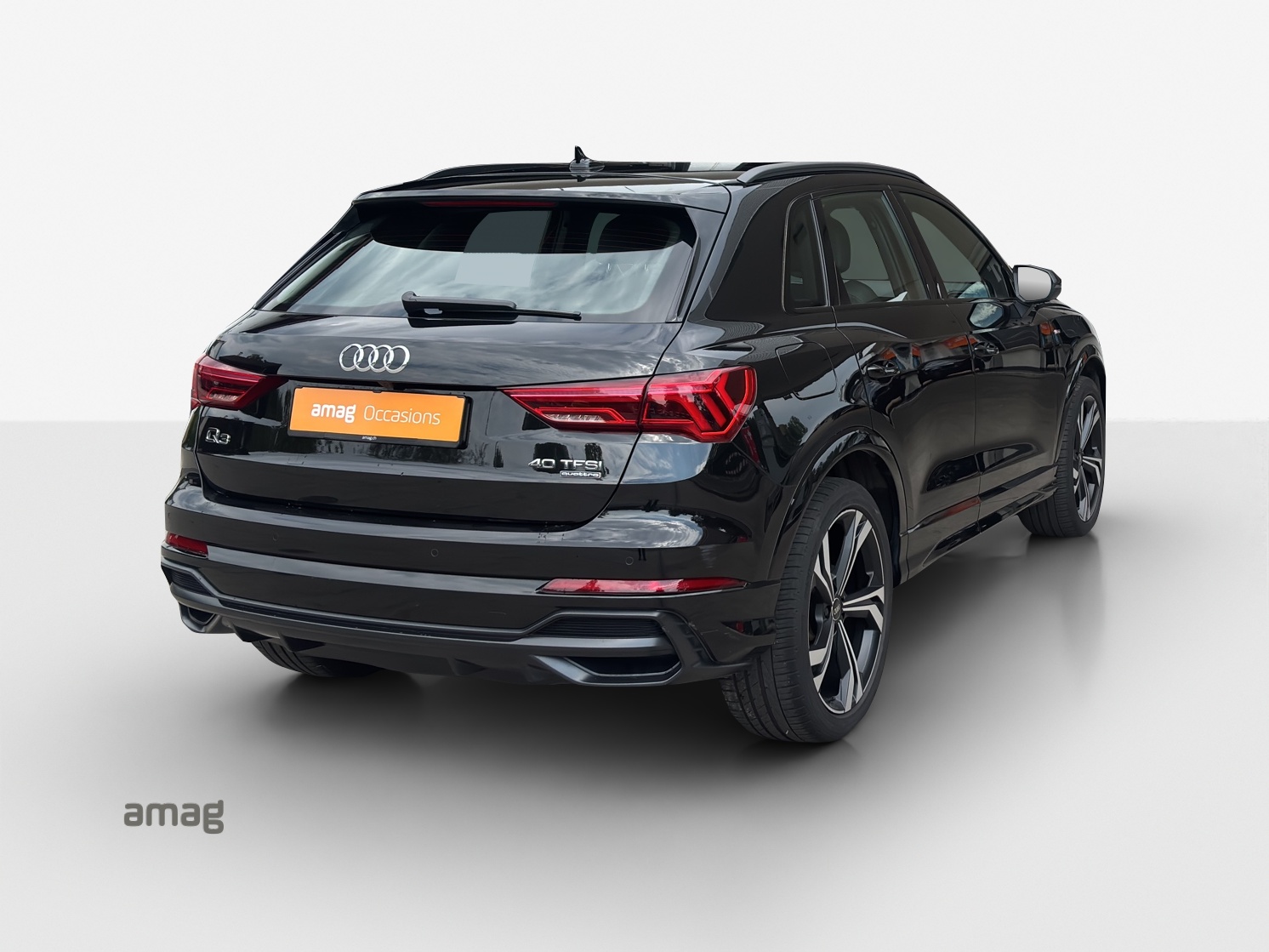 AUDI Q3 40 TFSI S line quattro S-tronic-image-4