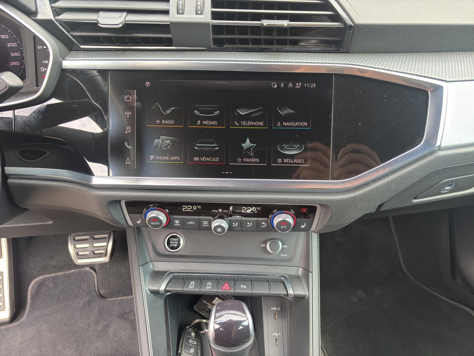 AUDI Q3 40 TFSI S line quattro S-tronic-image-10