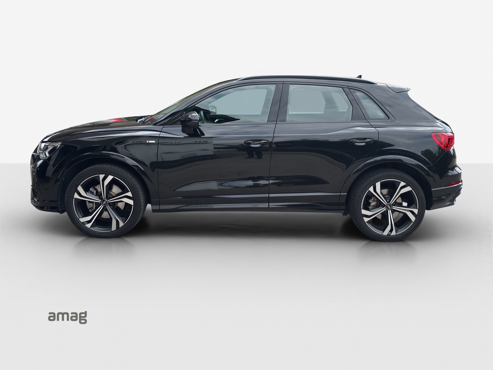 AUDI Q3 40 TFSI S line quattro S-tronic-image-1