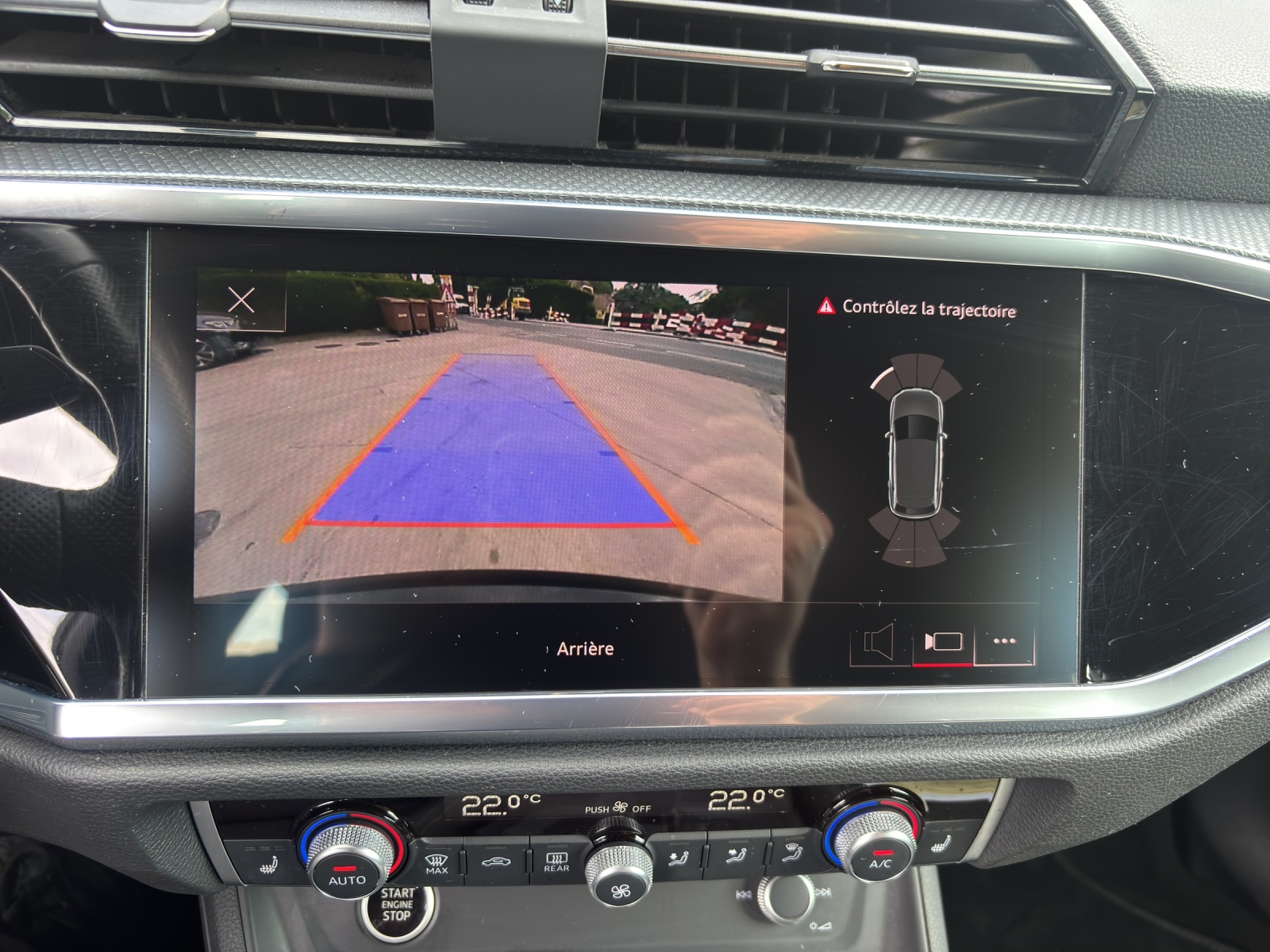 AUDI Q3 40 TFSI S line quattro S-tronic-image-14
